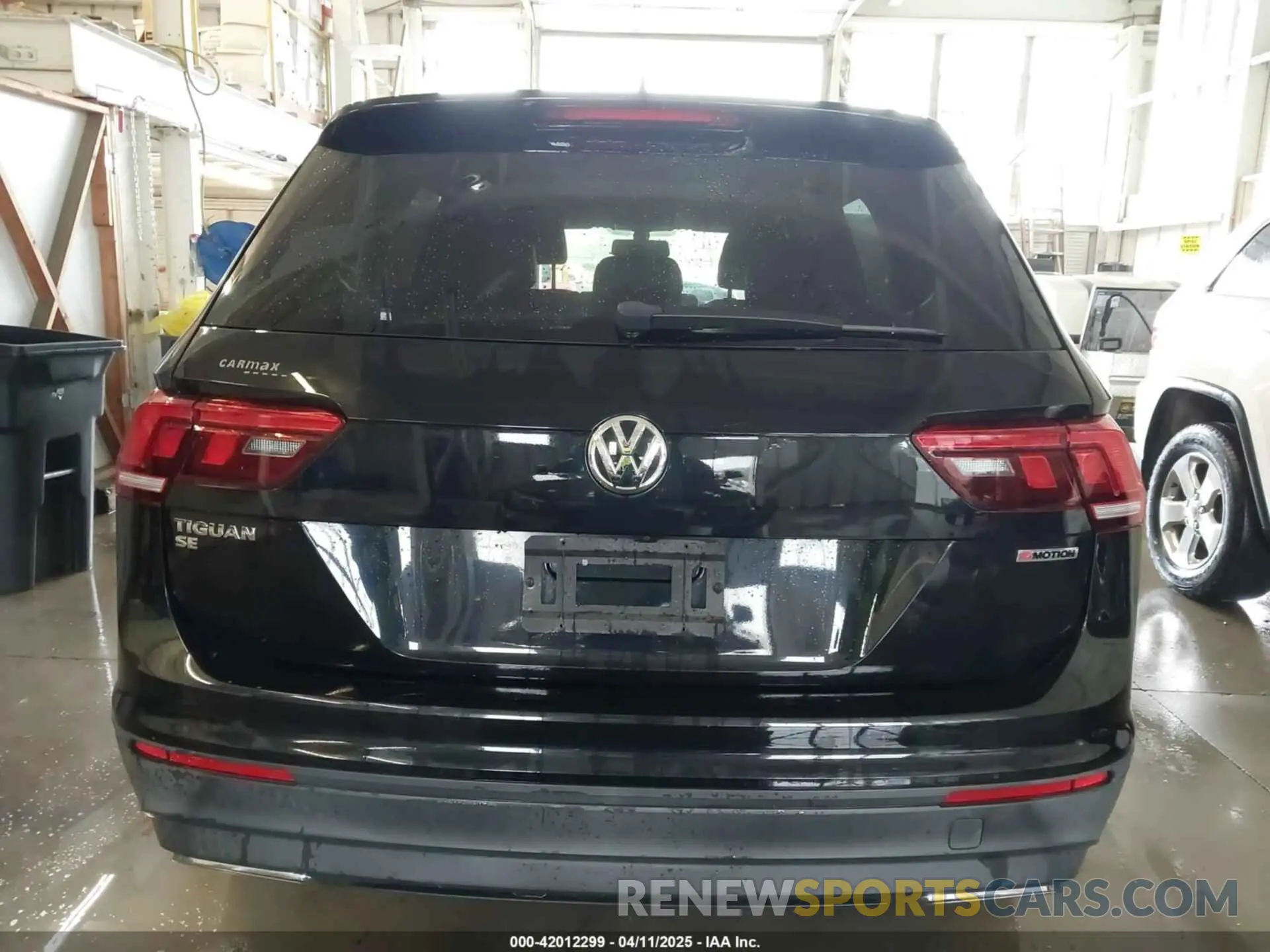 16 Photograph of a damaged car 3VV2B7AX5KM074555 VOLKSWAGEN TIGUAN 2019