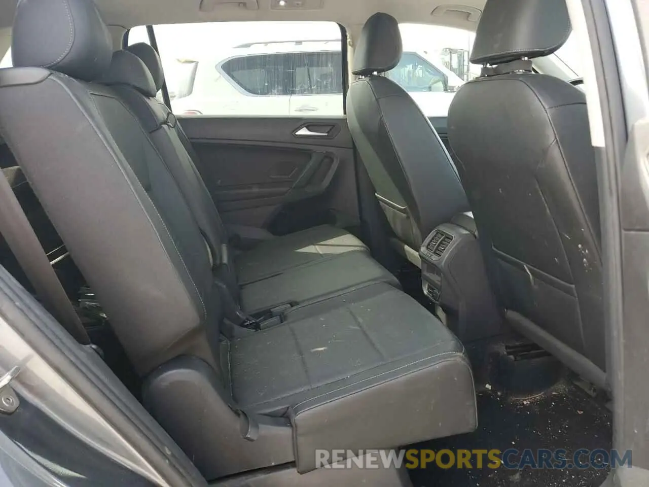 11 Photograph of a damaged car 3VV2B7AX5KM089363 VOLKSWAGEN TIGUAN 2019