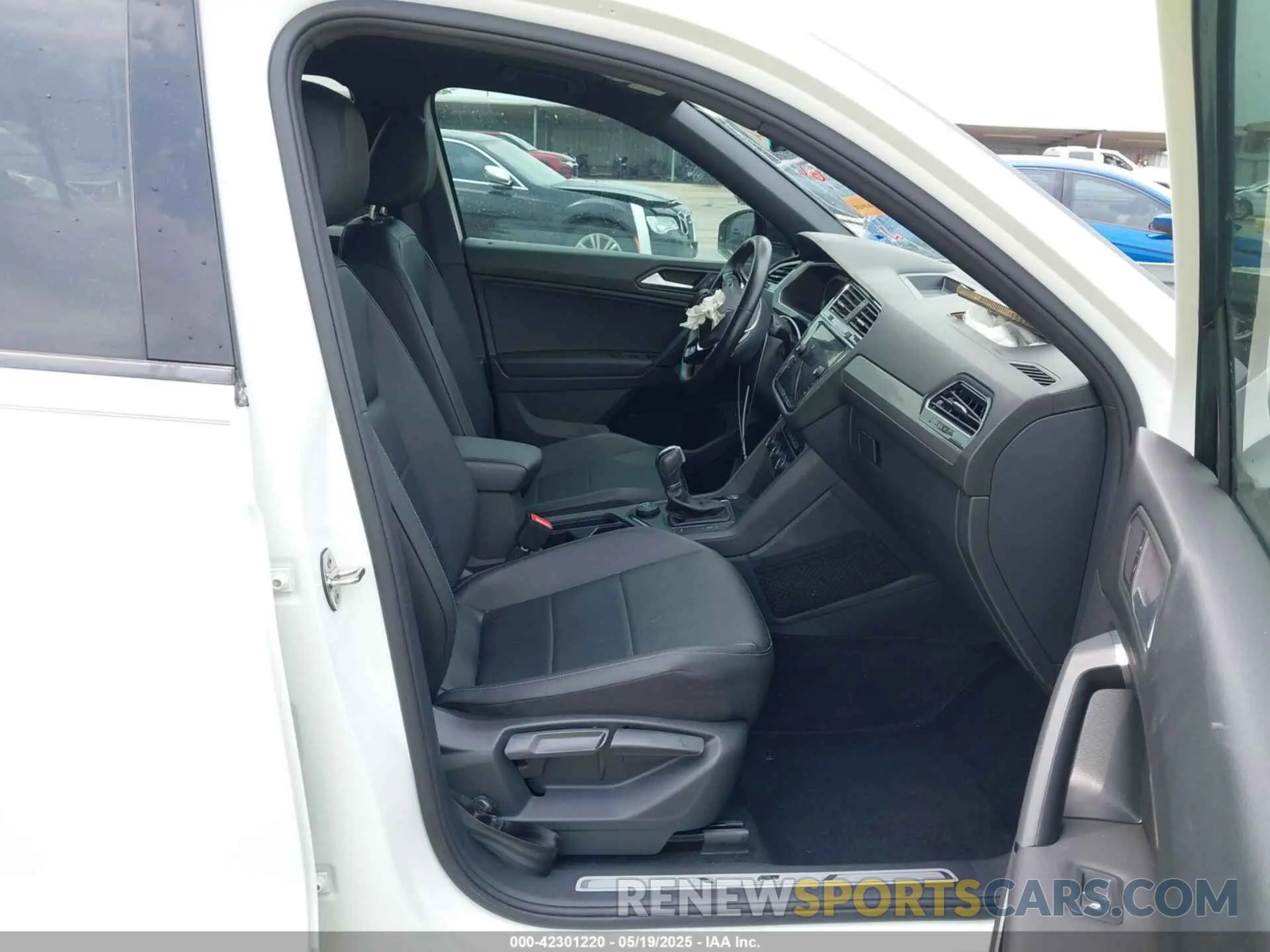 5 Photograph of a damaged car 3VV2B7AX5KM162540 VOLKSWAGEN TIGUAN 2019