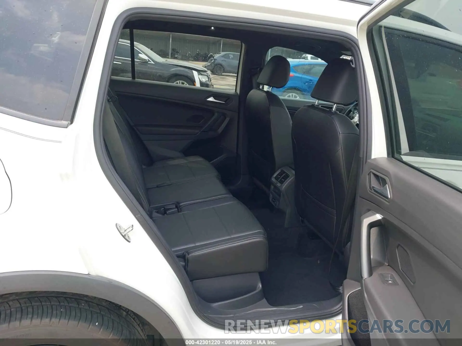 8 Photograph of a damaged car 3VV2B7AX5KM162540 VOLKSWAGEN TIGUAN 2019