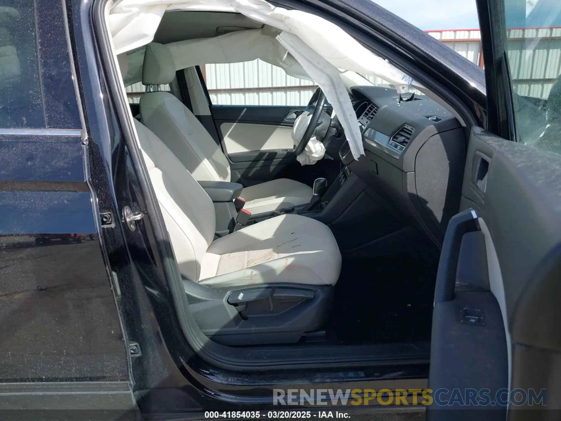5 Photograph of a damaged car 3VV2B7AX6KM066013 VOLKSWAGEN TIGUAN 2019