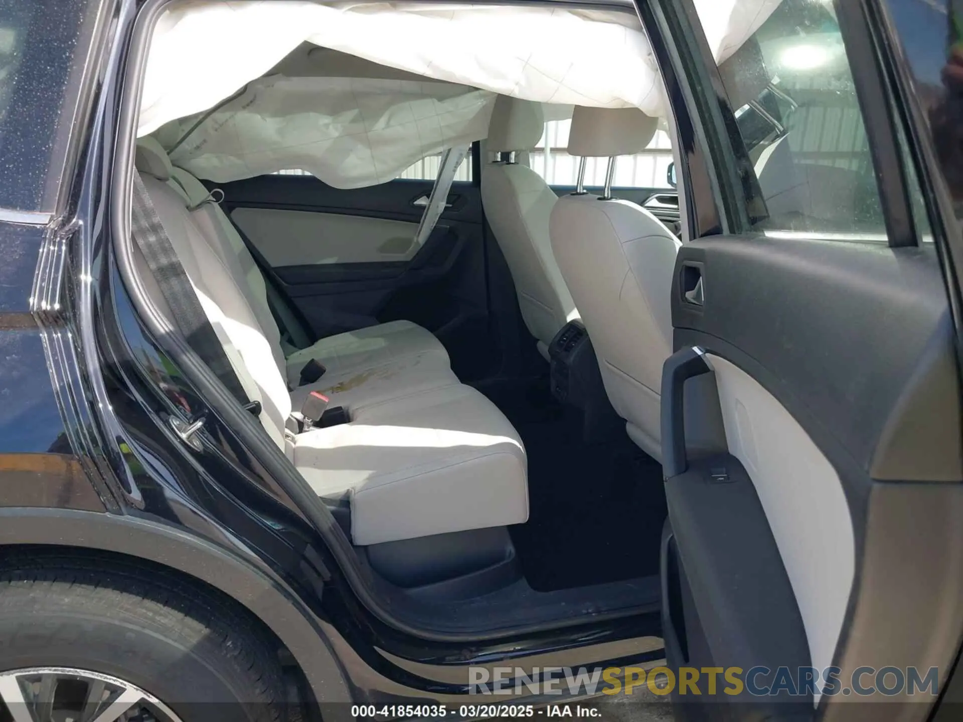 8 Photograph of a damaged car 3VV2B7AX6KM066013 VOLKSWAGEN TIGUAN 2019