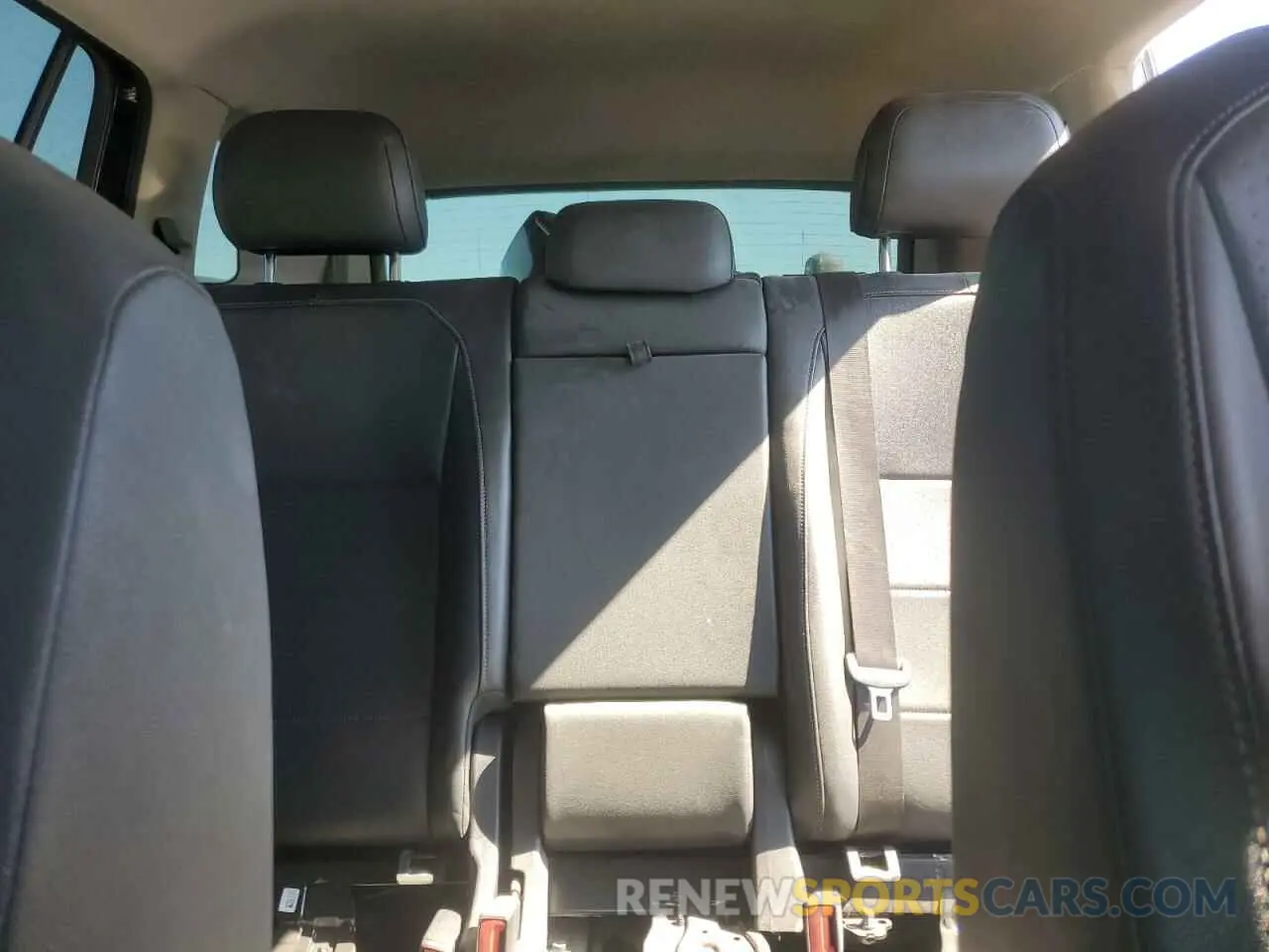 10 Photograph of a damaged car 3VV2B7AX6KM132771 VOLKSWAGEN TIGUAN 2019