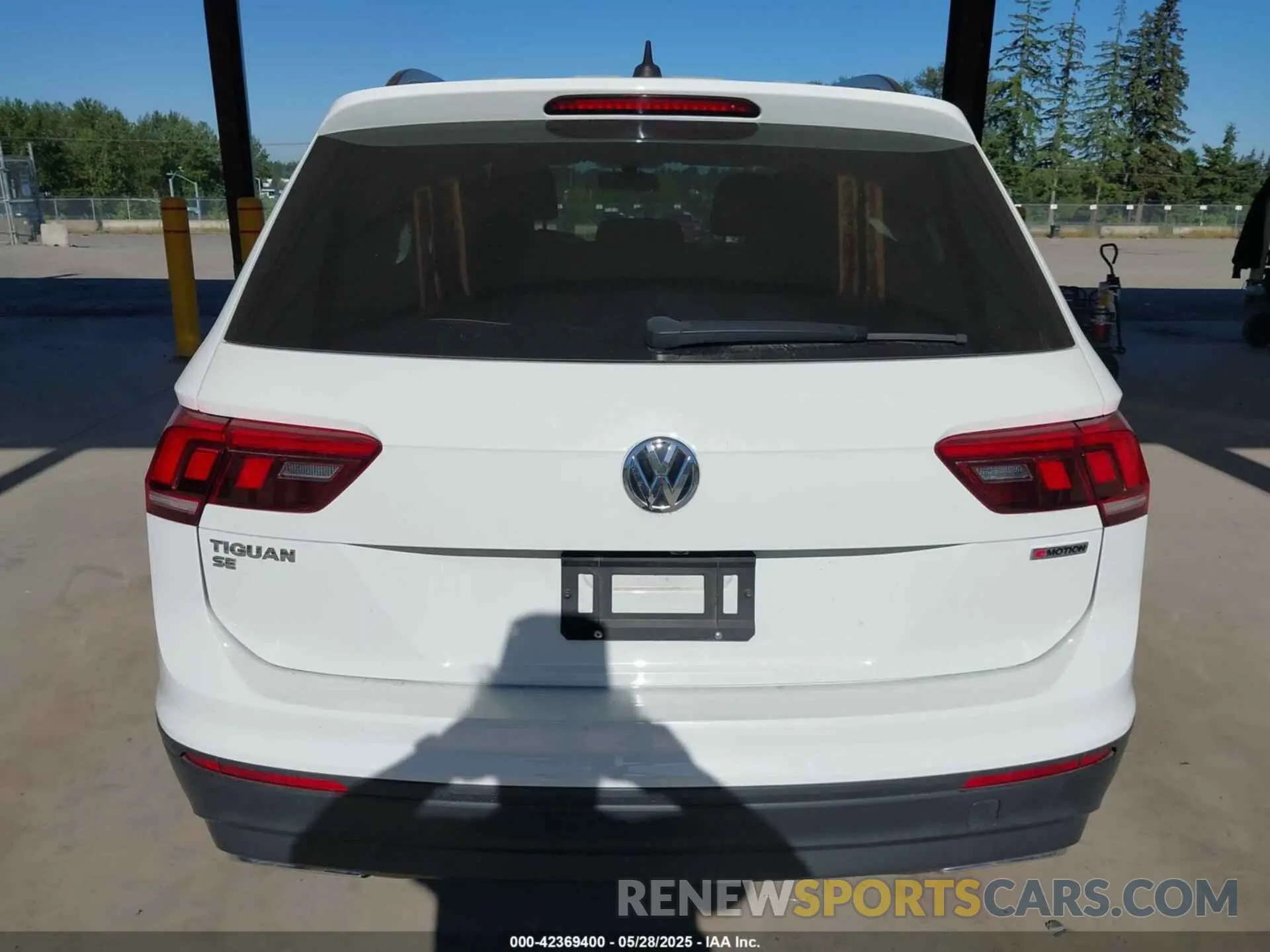16 Photograph of a damaged car 3VV2B7AX6KM140482 VOLKSWAGEN TIGUAN 2019