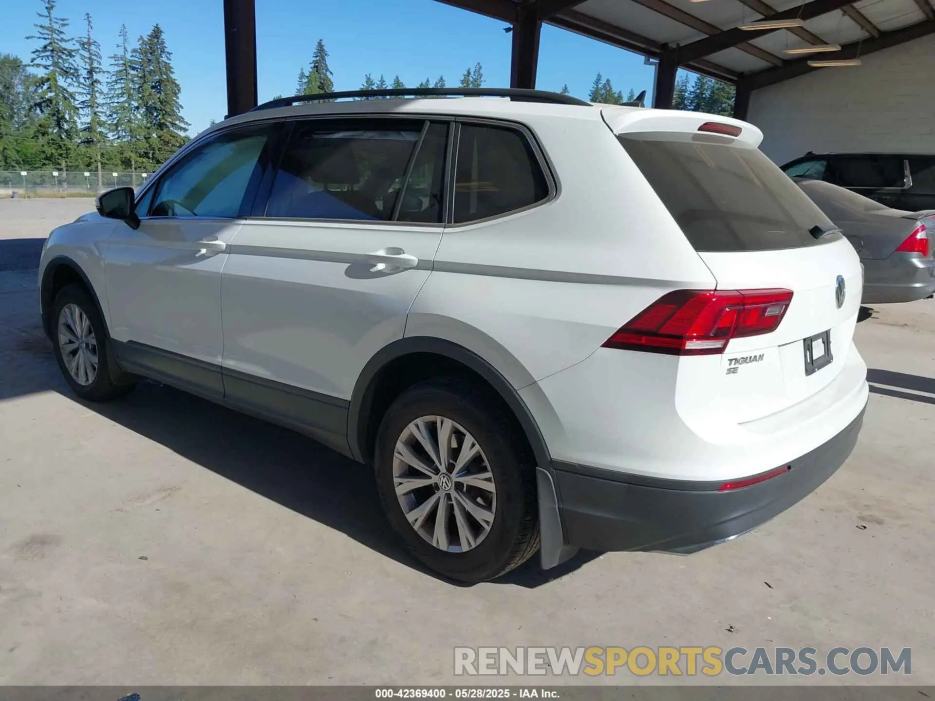 3 Photograph of a damaged car 3VV2B7AX6KM140482 VOLKSWAGEN TIGUAN 2019
