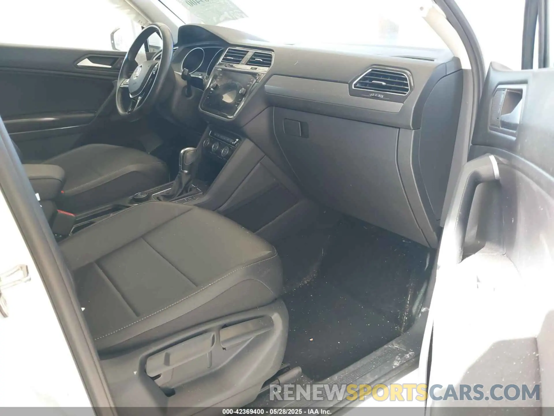 5 Photograph of a damaged car 3VV2B7AX6KM140482 VOLKSWAGEN TIGUAN 2019