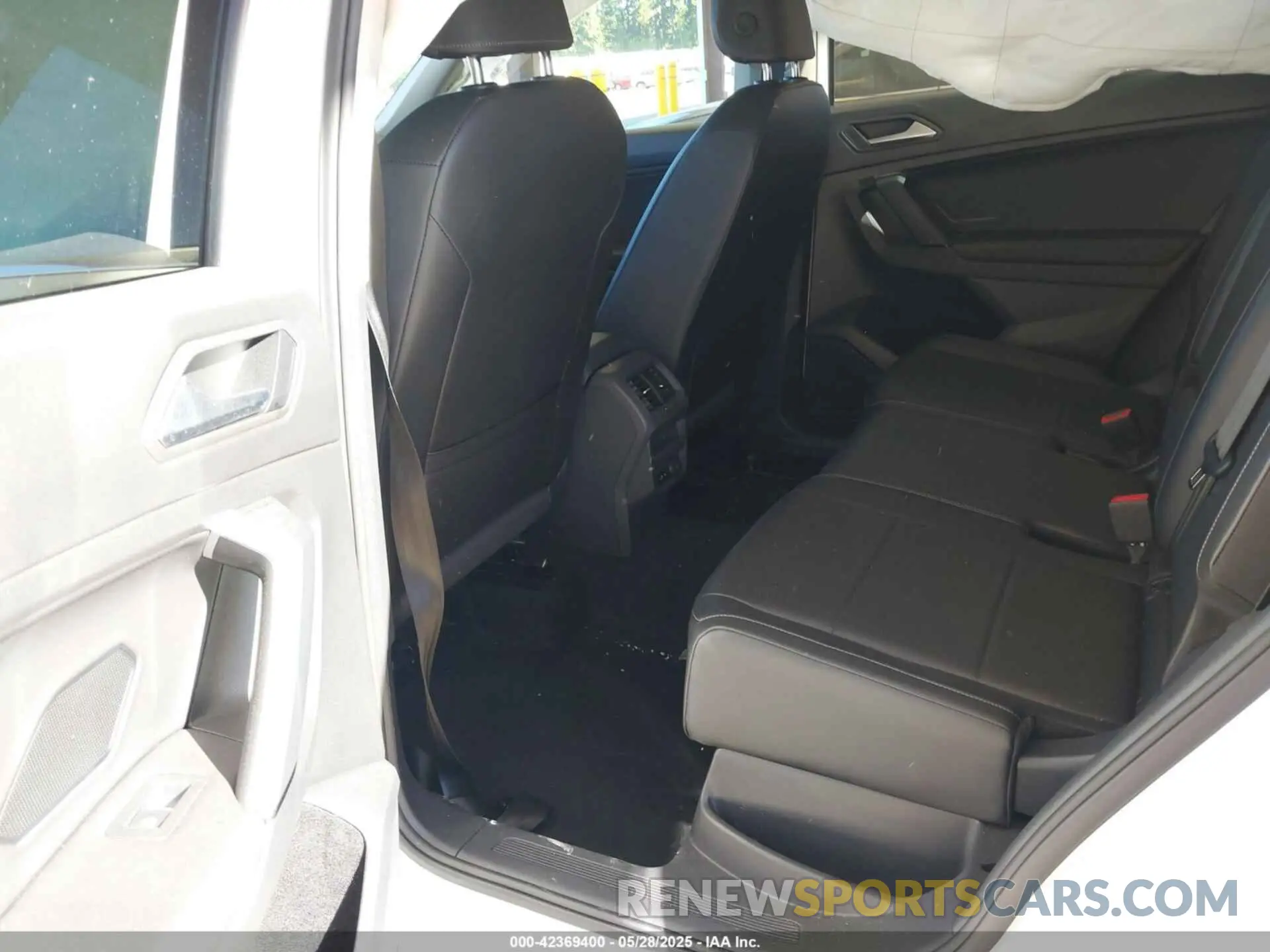 8 Photograph of a damaged car 3VV2B7AX6KM140482 VOLKSWAGEN TIGUAN 2019