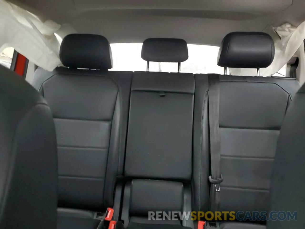 10 Photograph of a damaged car 3VV2B7AX7KM013949 VOLKSWAGEN TIGUAN 2019