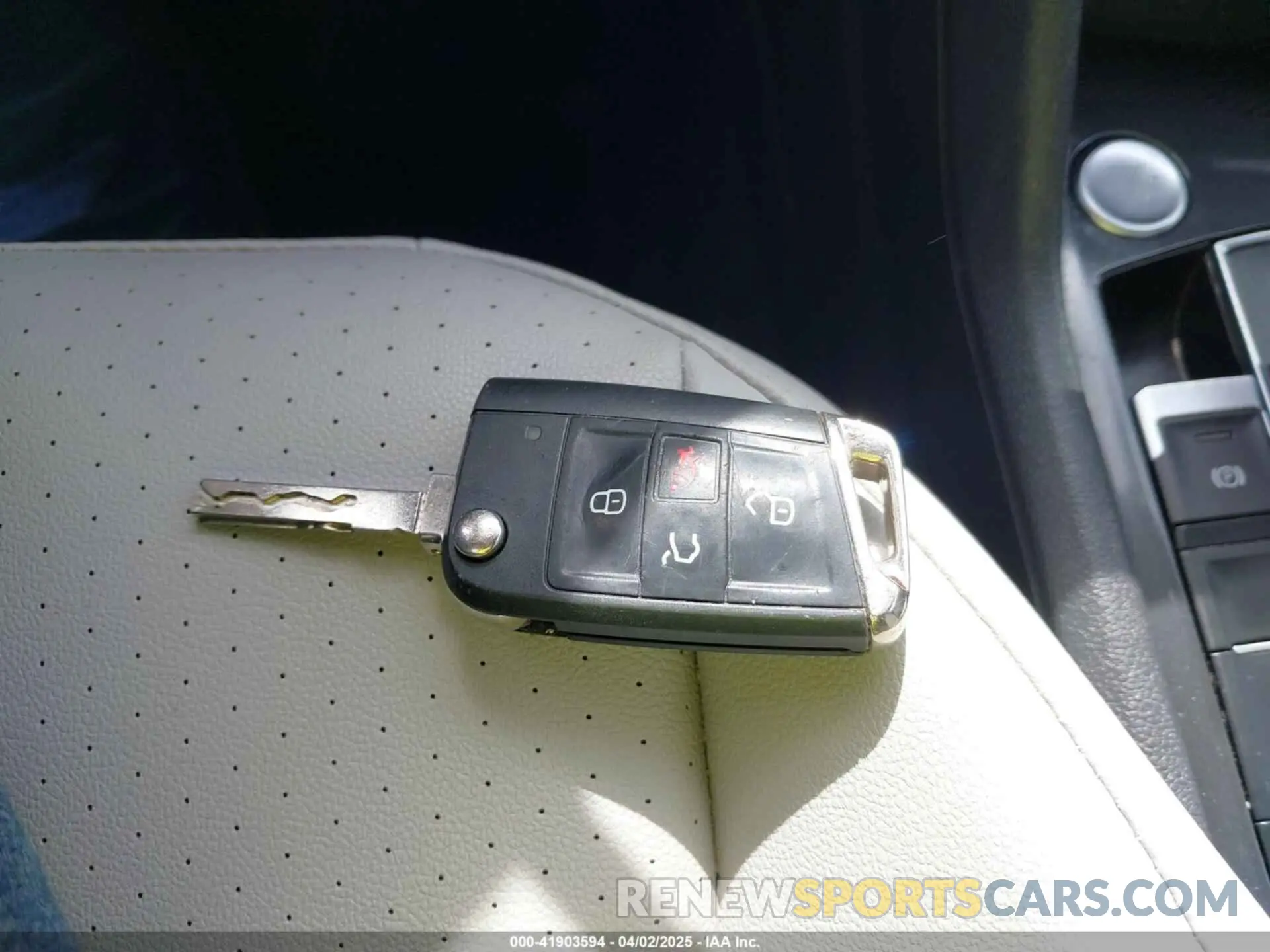 11 Photograph of a damaged car 3VV2B7AX7KM136831 VOLKSWAGEN TIGUAN 2019