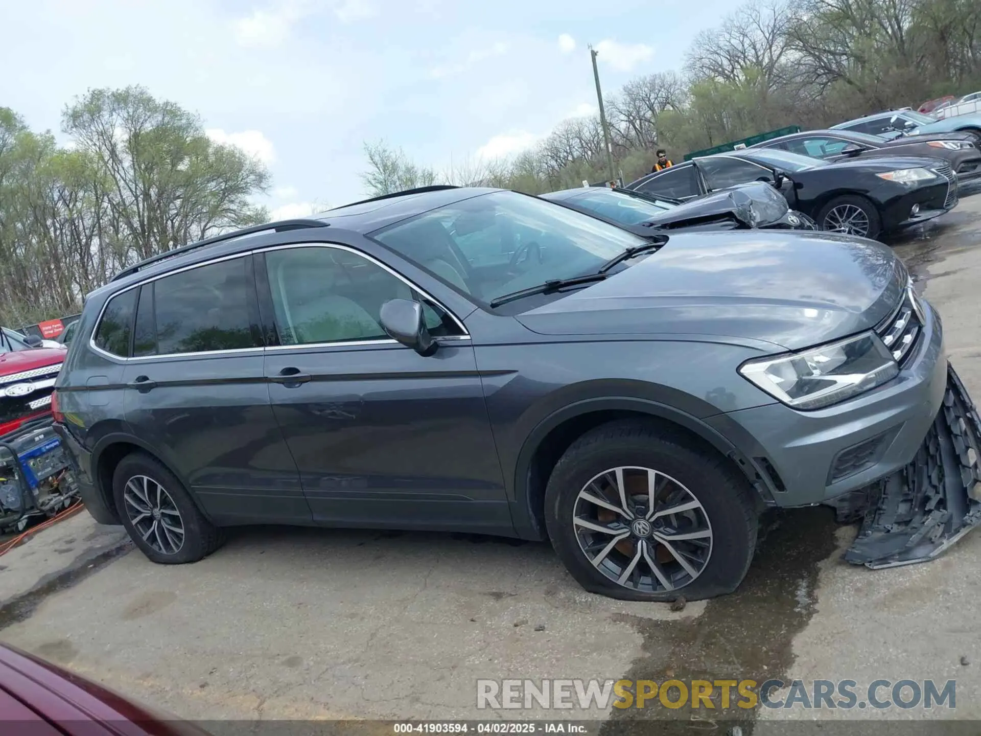 13 Photograph of a damaged car 3VV2B7AX7KM136831 VOLKSWAGEN TIGUAN 2019