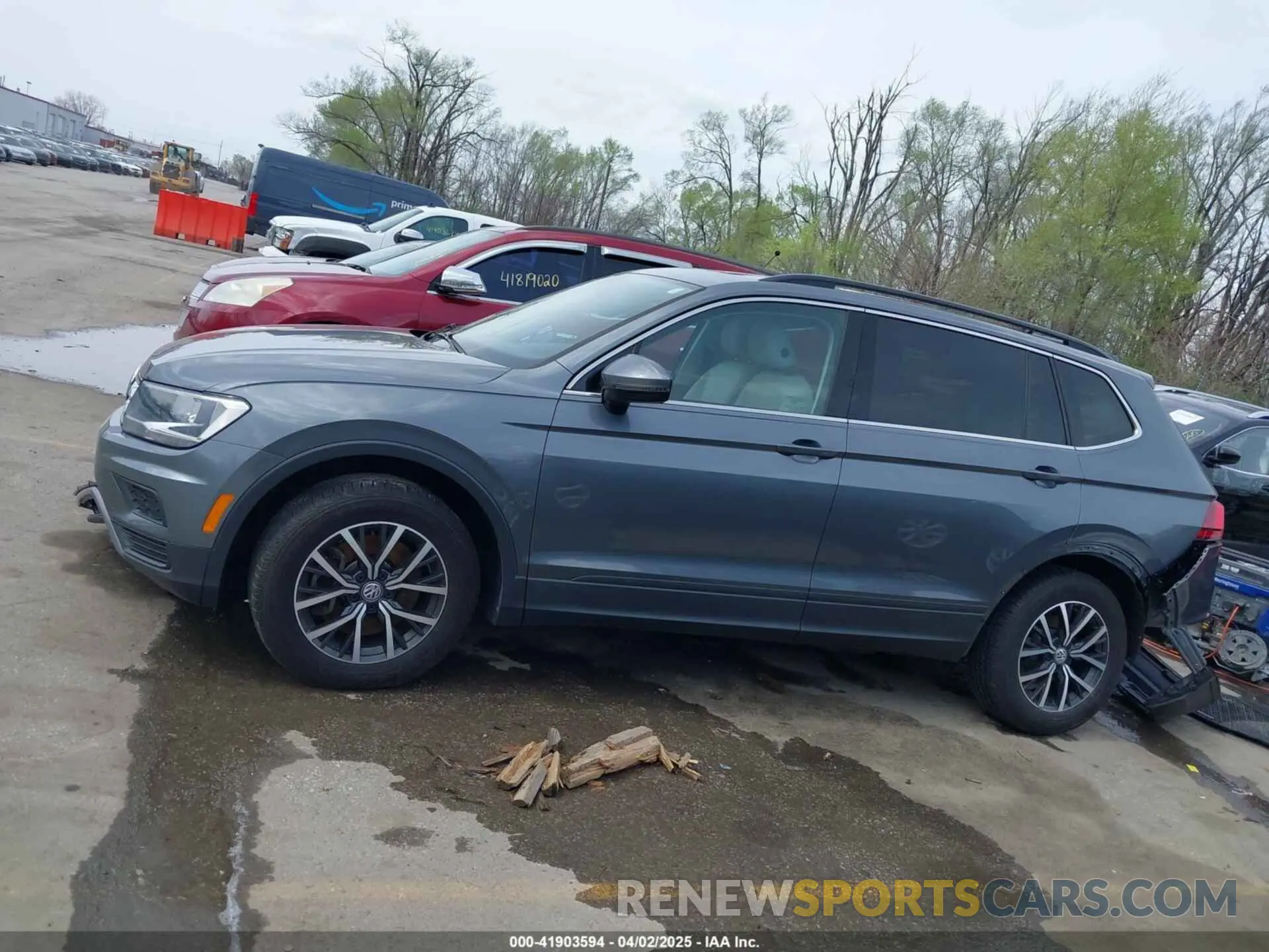 14 Photograph of a damaged car 3VV2B7AX7KM136831 VOLKSWAGEN TIGUAN 2019