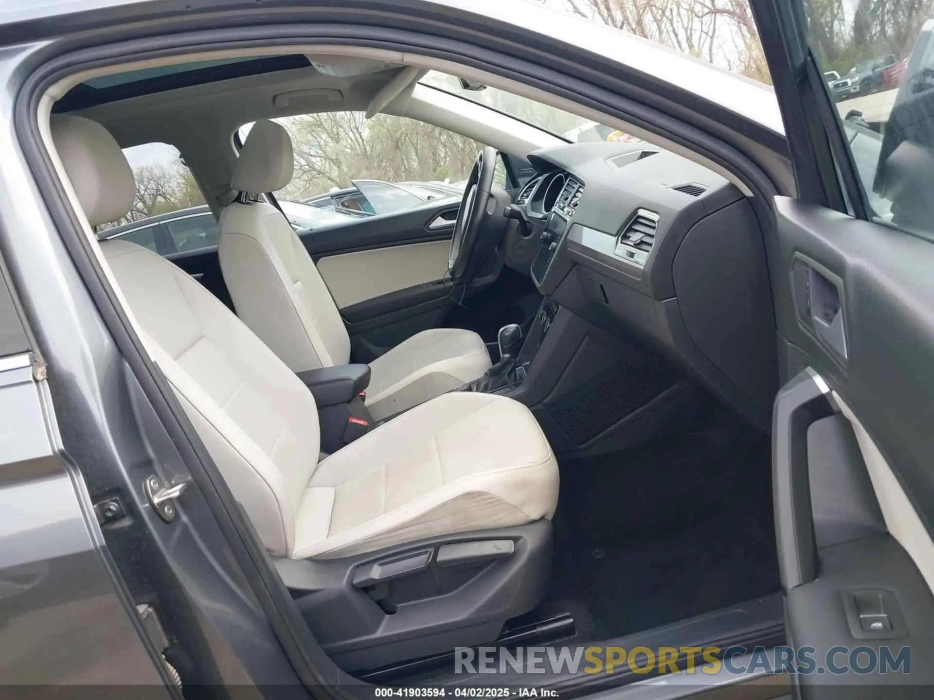 5 Photograph of a damaged car 3VV2B7AX7KM136831 VOLKSWAGEN TIGUAN 2019