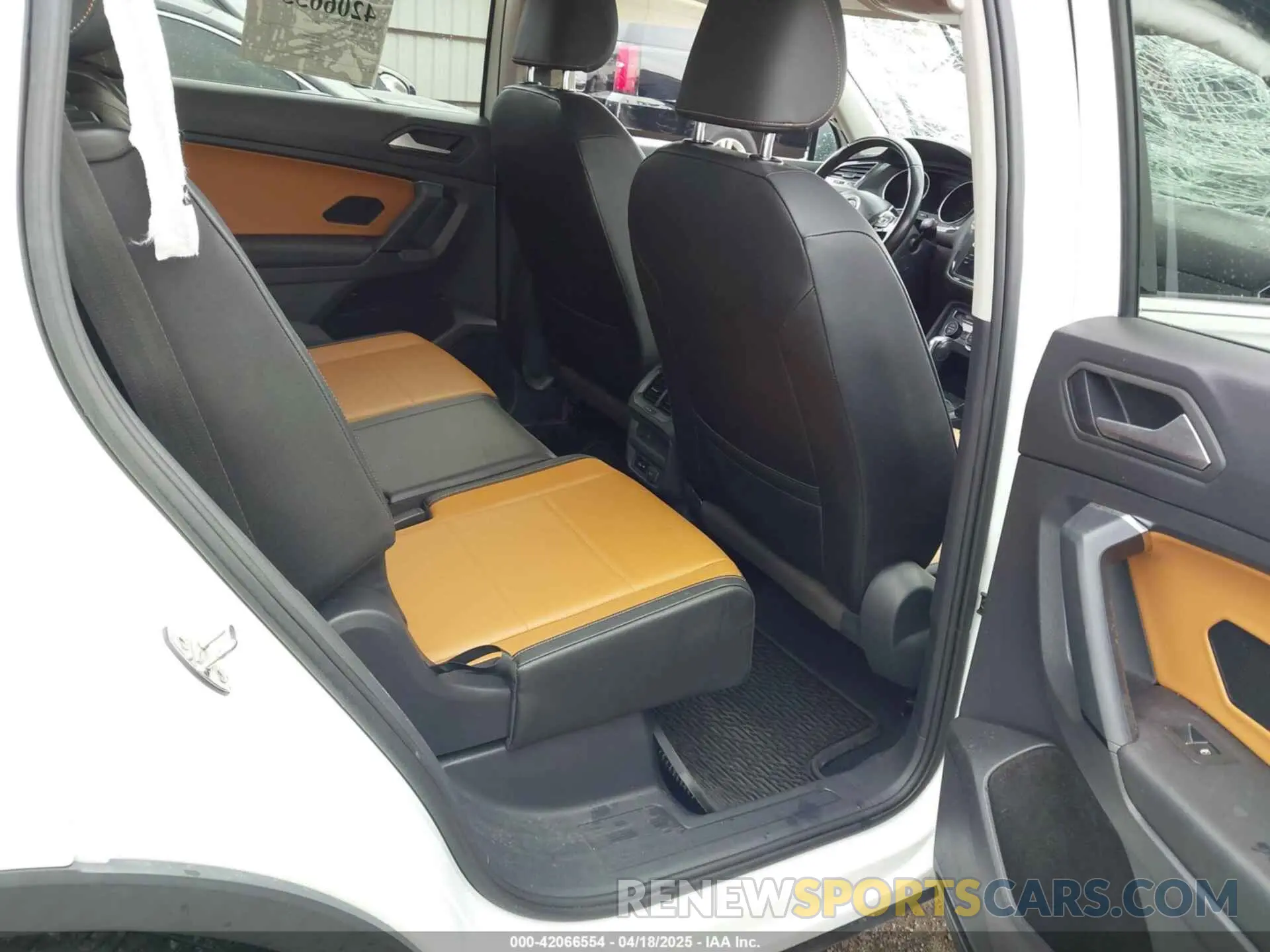 8 Photograph of a damaged car 3VV2B7AX7KM142659 VOLKSWAGEN TIGUAN 2019