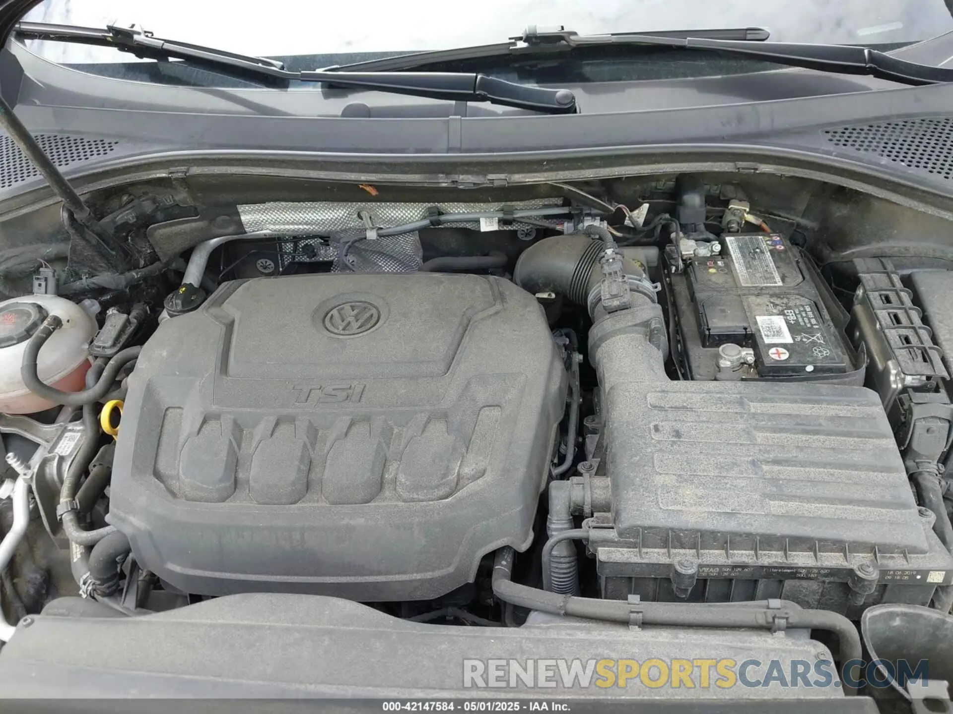 10 Photograph of a damaged car 3VV2B7AX7KM174382 VOLKSWAGEN TIGUAN 2019