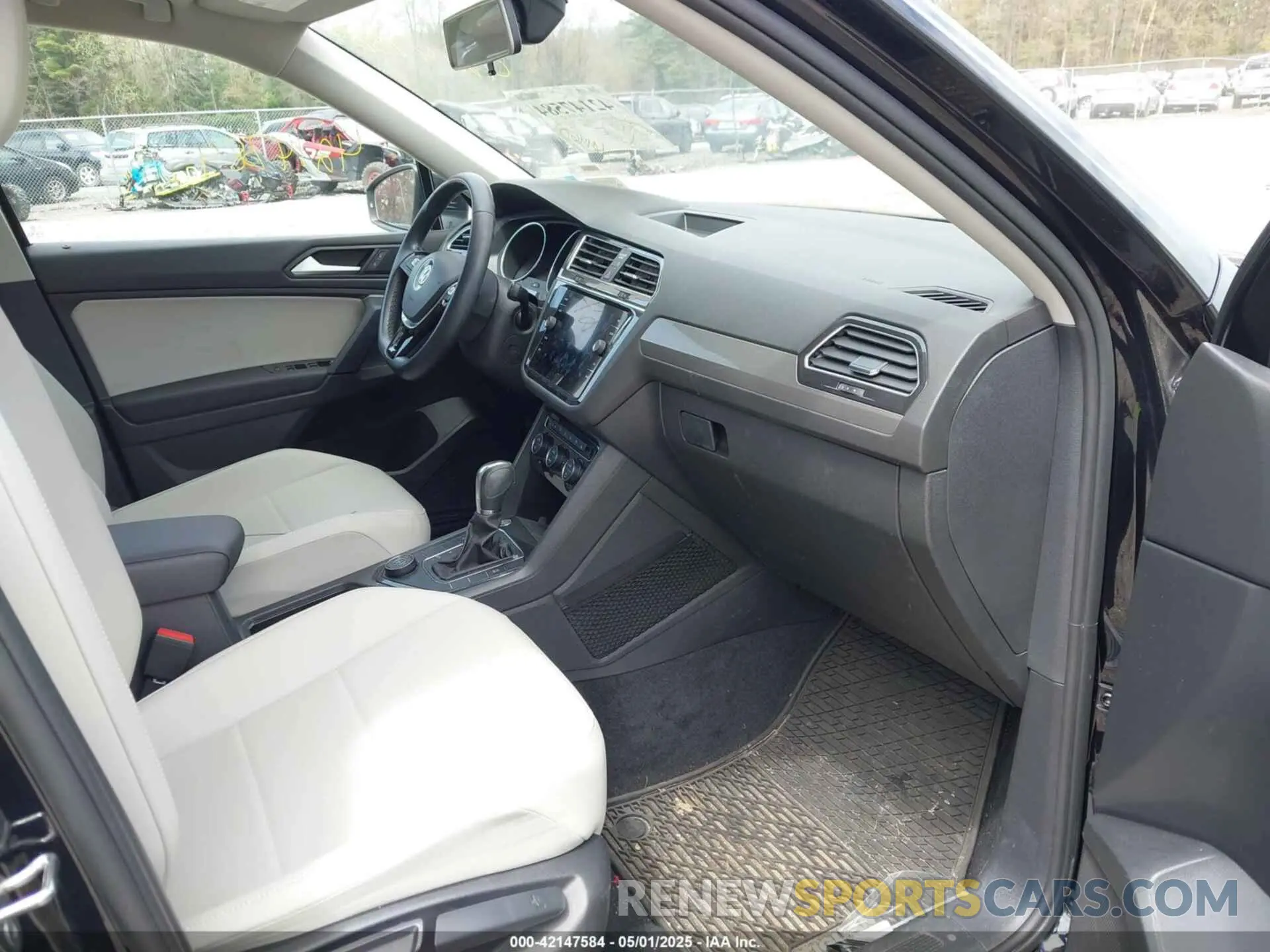 5 Photograph of a damaged car 3VV2B7AX7KM174382 VOLKSWAGEN TIGUAN 2019