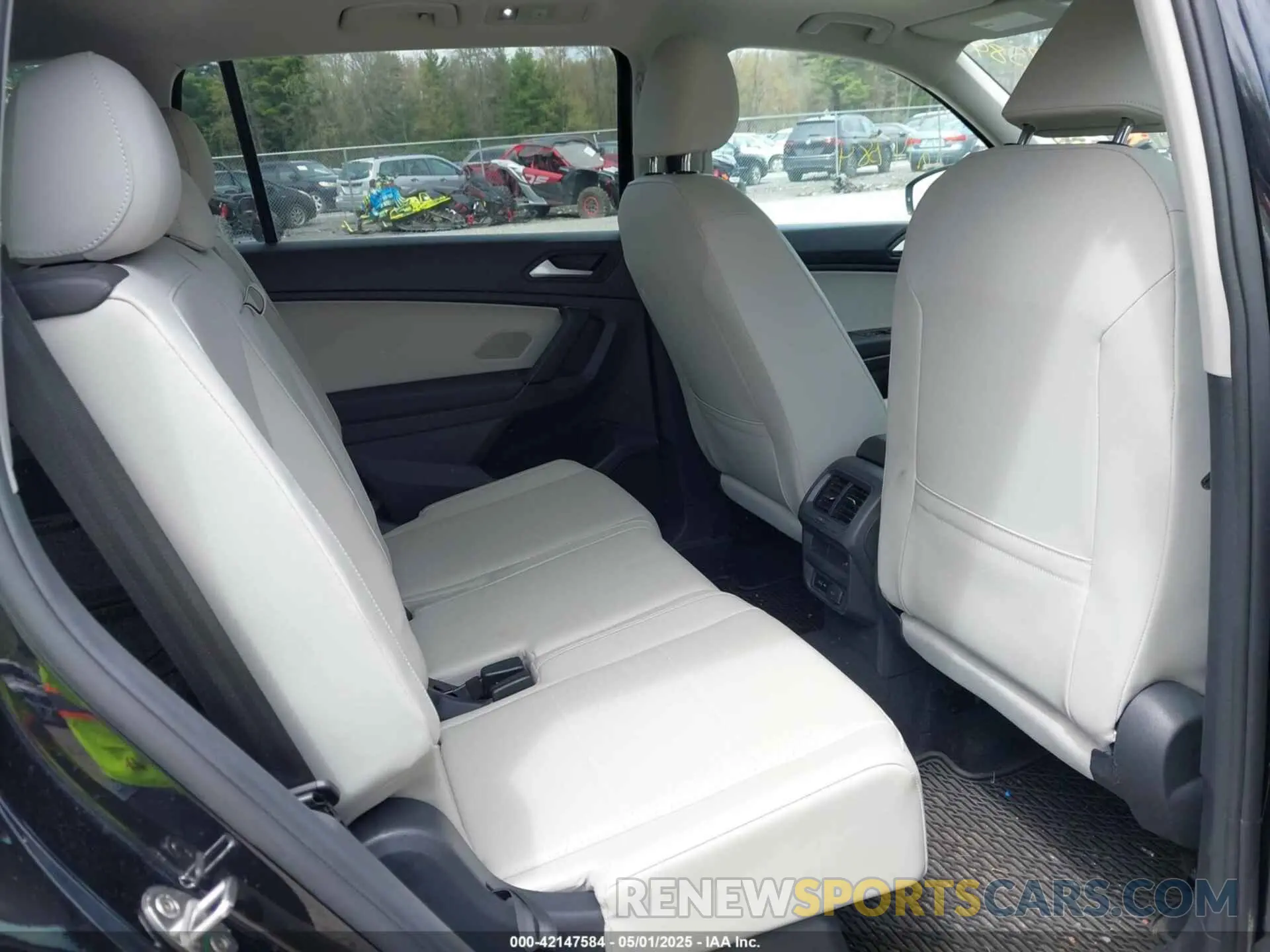 8 Photograph of a damaged car 3VV2B7AX7KM174382 VOLKSWAGEN TIGUAN 2019