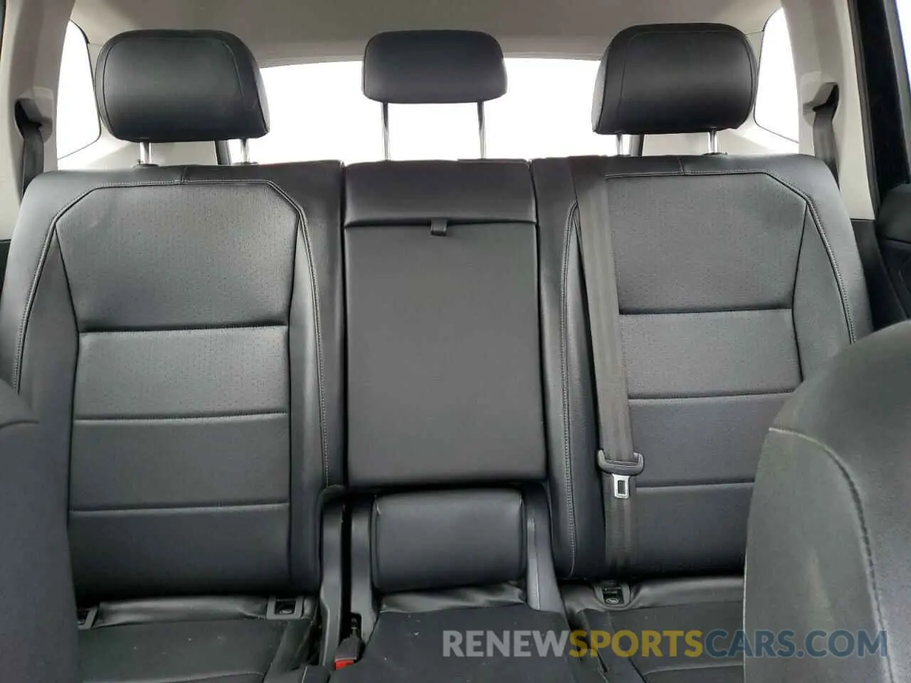10 Photograph of a damaged car 3VV2B7AX7KM198231 VOLKSWAGEN TIGUAN 2019