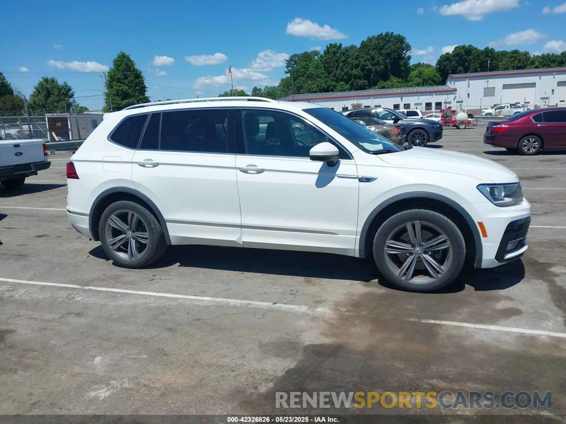 13 Photograph of a damaged car 3VV2B7AX8KM017041 VOLKSWAGEN TIGUAN 2019
