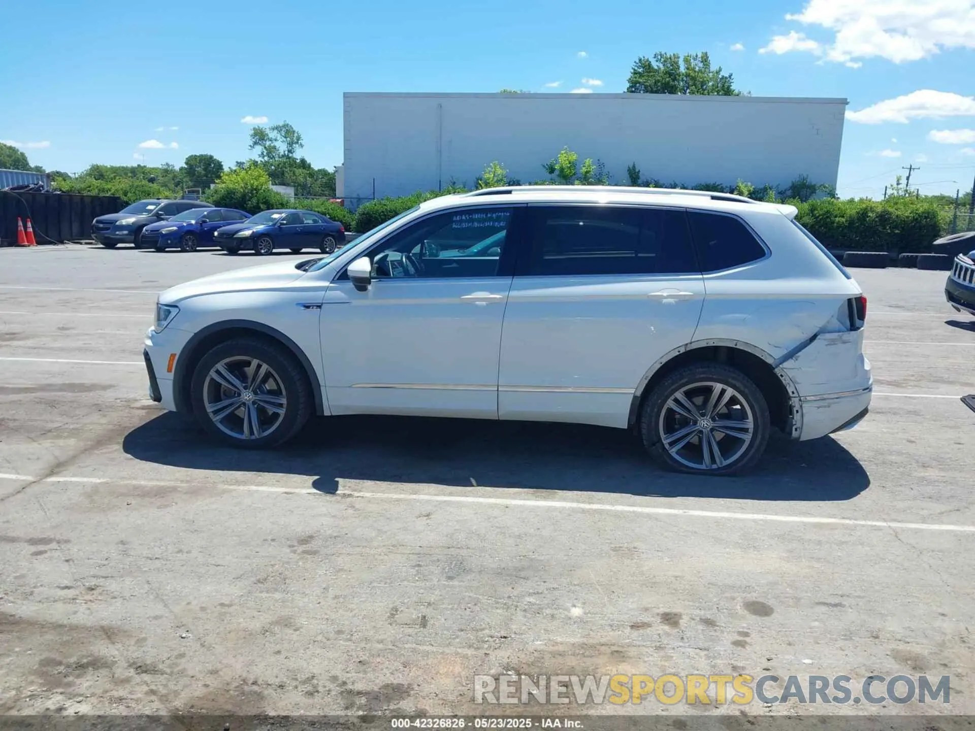 14 Photograph of a damaged car 3VV2B7AX8KM017041 VOLKSWAGEN TIGUAN 2019
