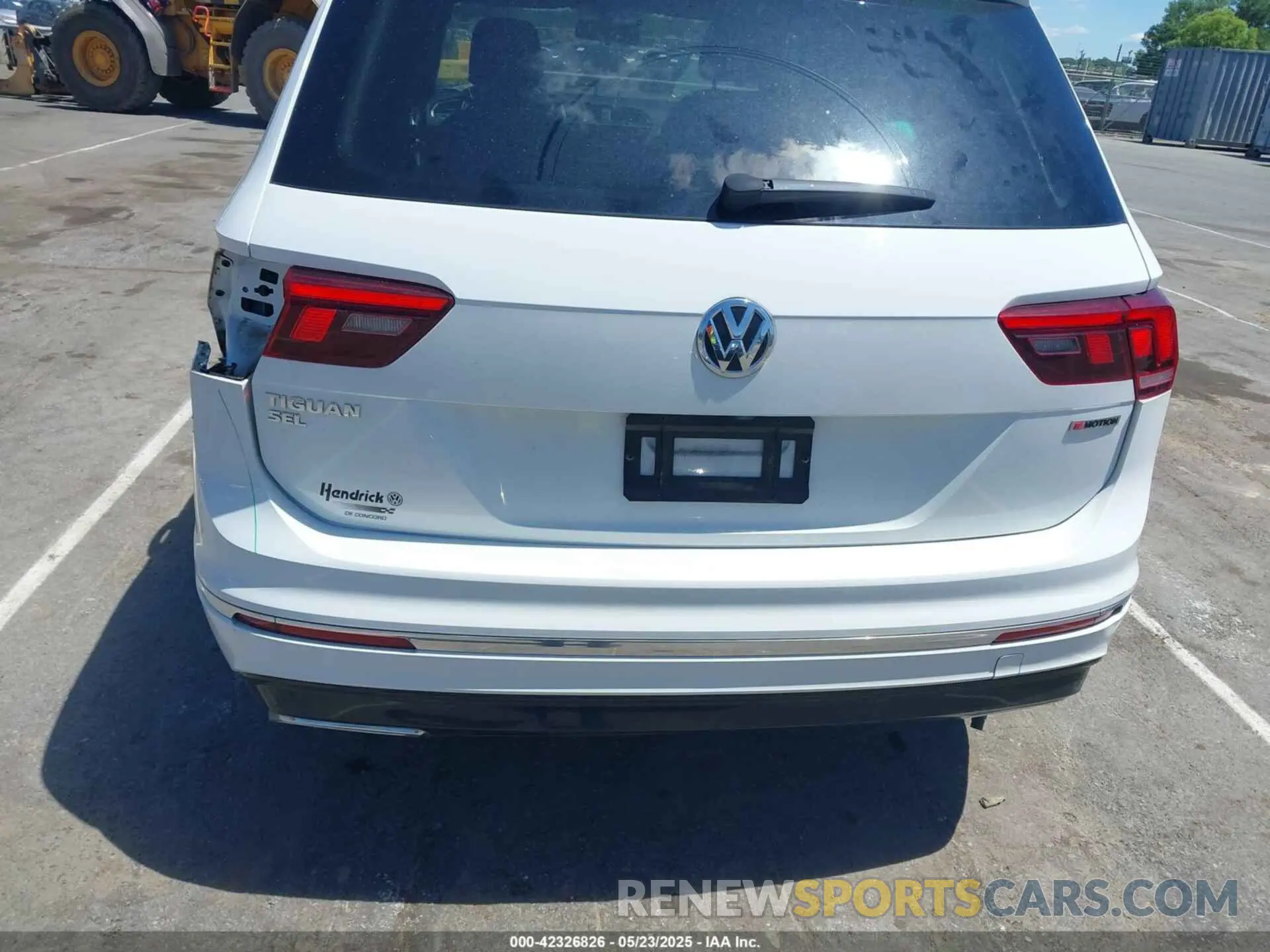 17 Photograph of a damaged car 3VV2B7AX8KM017041 VOLKSWAGEN TIGUAN 2019