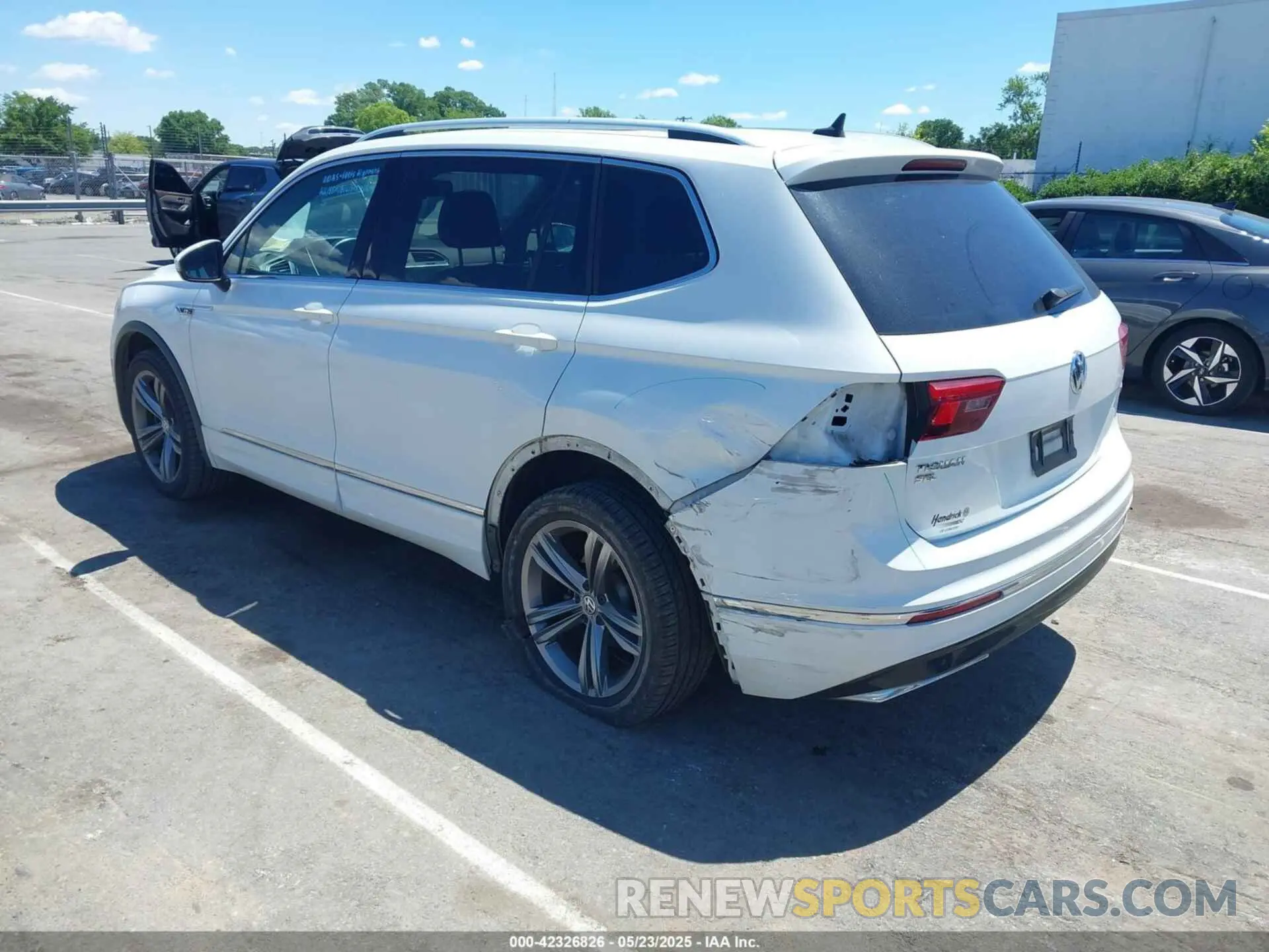 3 Photograph of a damaged car 3VV2B7AX8KM017041 VOLKSWAGEN TIGUAN 2019