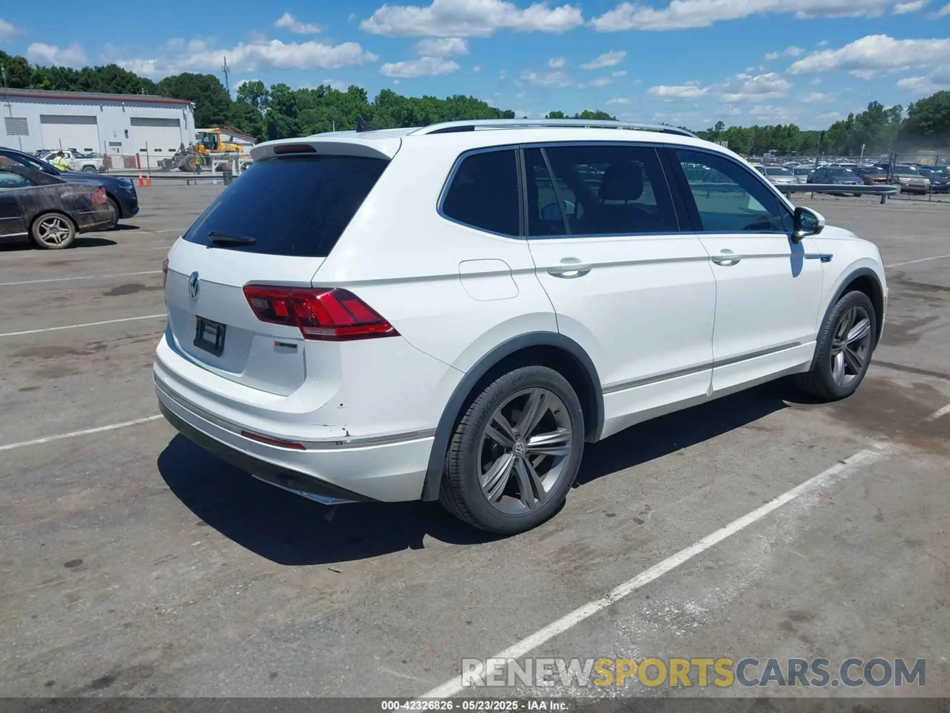 4 Photograph of a damaged car 3VV2B7AX8KM017041 VOLKSWAGEN TIGUAN 2019