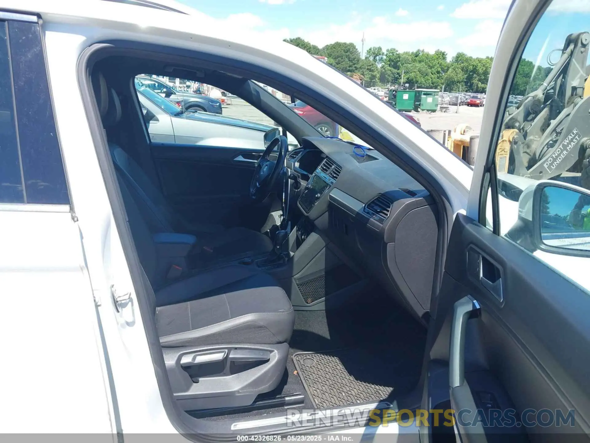 5 Photograph of a damaged car 3VV2B7AX8KM017041 VOLKSWAGEN TIGUAN 2019