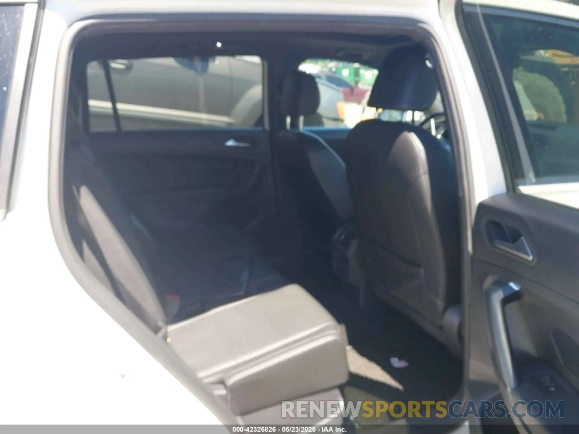 8 Photograph of a damaged car 3VV2B7AX8KM017041 VOLKSWAGEN TIGUAN 2019