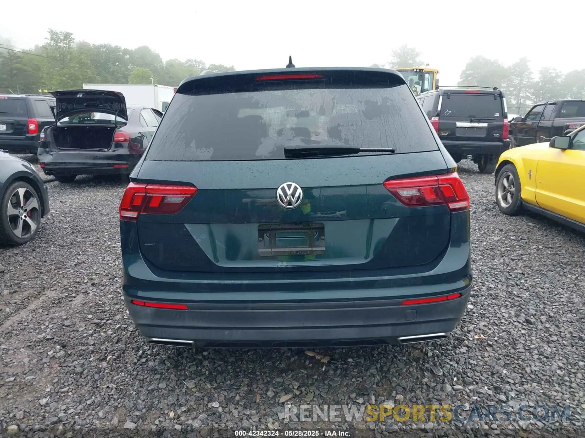 16 Photograph of a damaged car 3VV2B7AX8KM028878 VOLKSWAGEN TIGUAN 2019