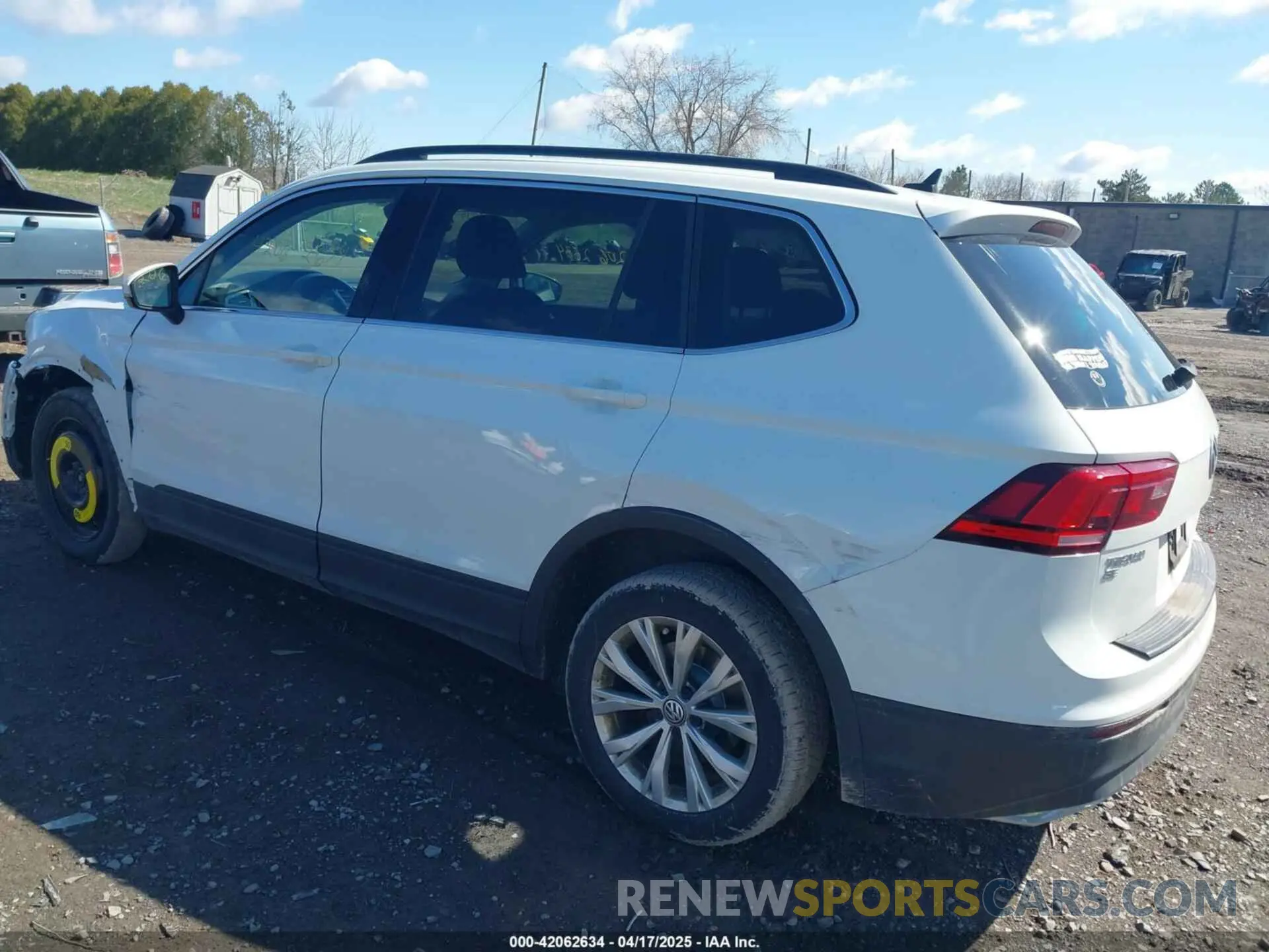 3 Photograph of a damaged car 3VV2B7AX8KM052212 VOLKSWAGEN TIGUAN 2019