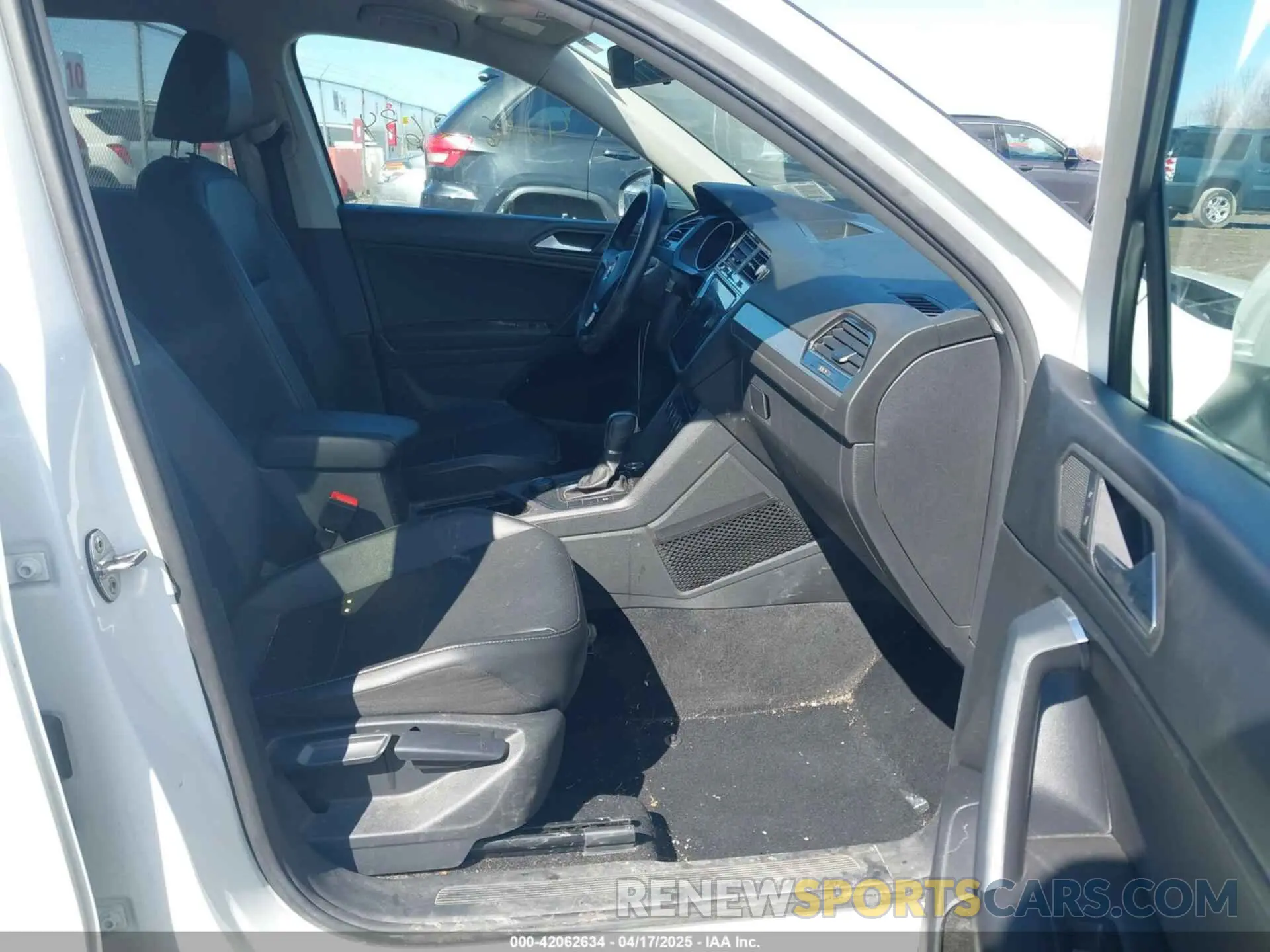 5 Photograph of a damaged car 3VV2B7AX8KM052212 VOLKSWAGEN TIGUAN 2019