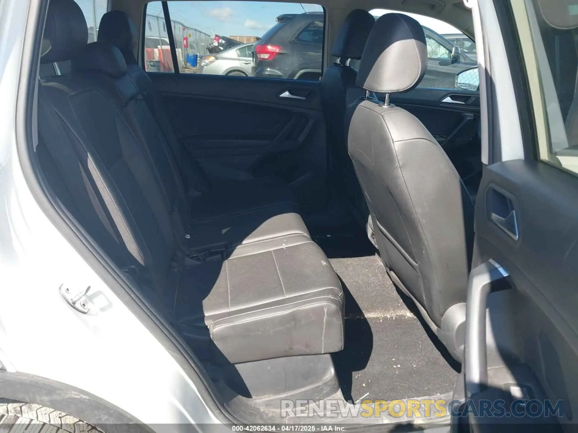 8 Photograph of a damaged car 3VV2B7AX8KM052212 VOLKSWAGEN TIGUAN 2019