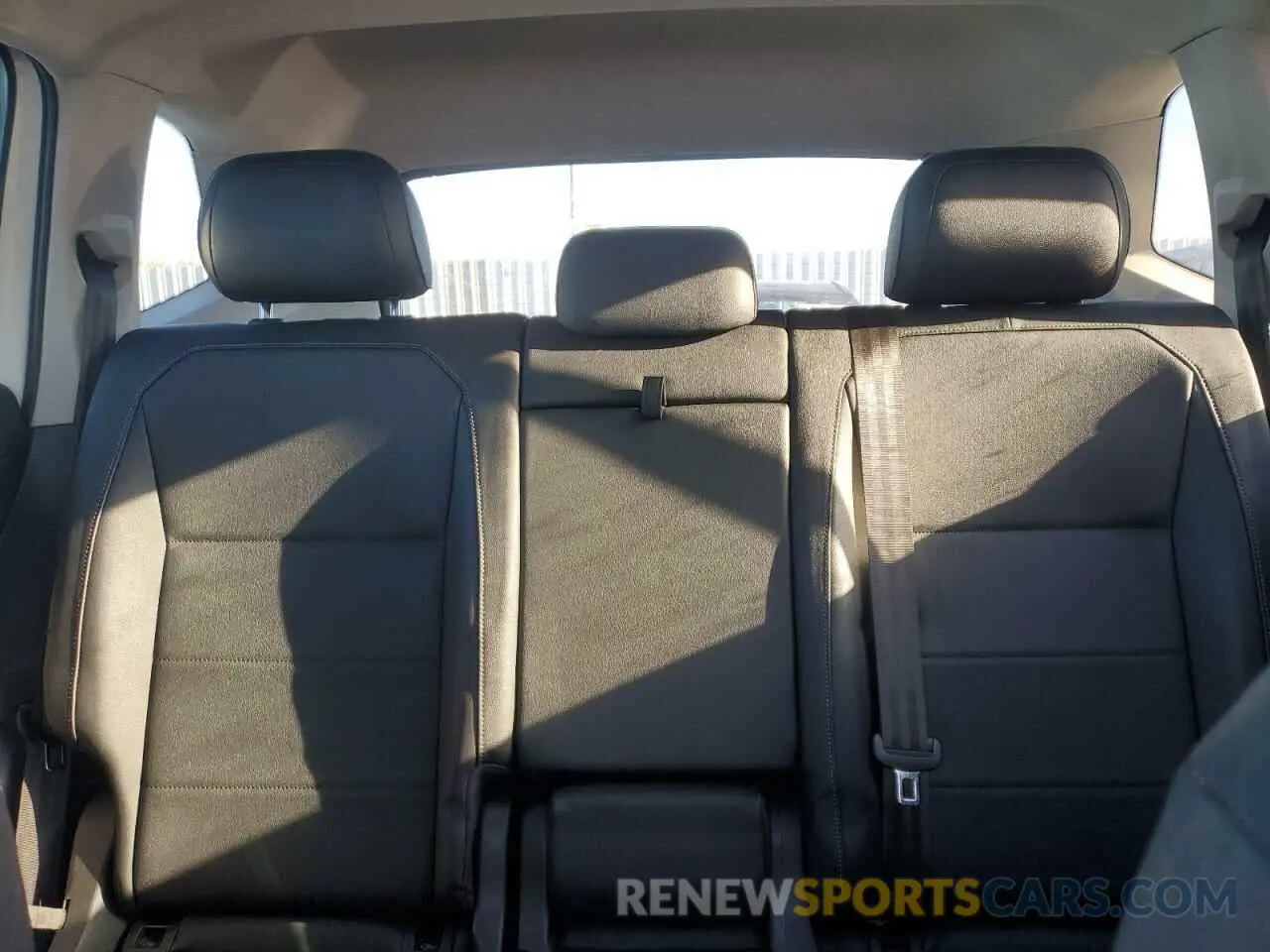 10 Photograph of a damaged car 3VV2B7AX8KM082214 VOLKSWAGEN TIGUAN 2019