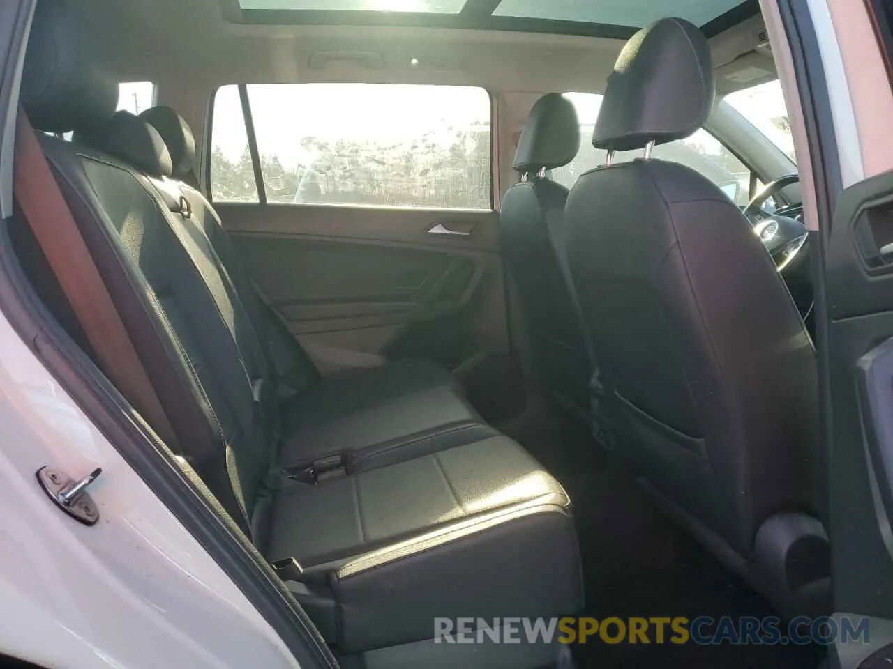 11 Photograph of a damaged car 3VV2B7AX8KM082214 VOLKSWAGEN TIGUAN 2019