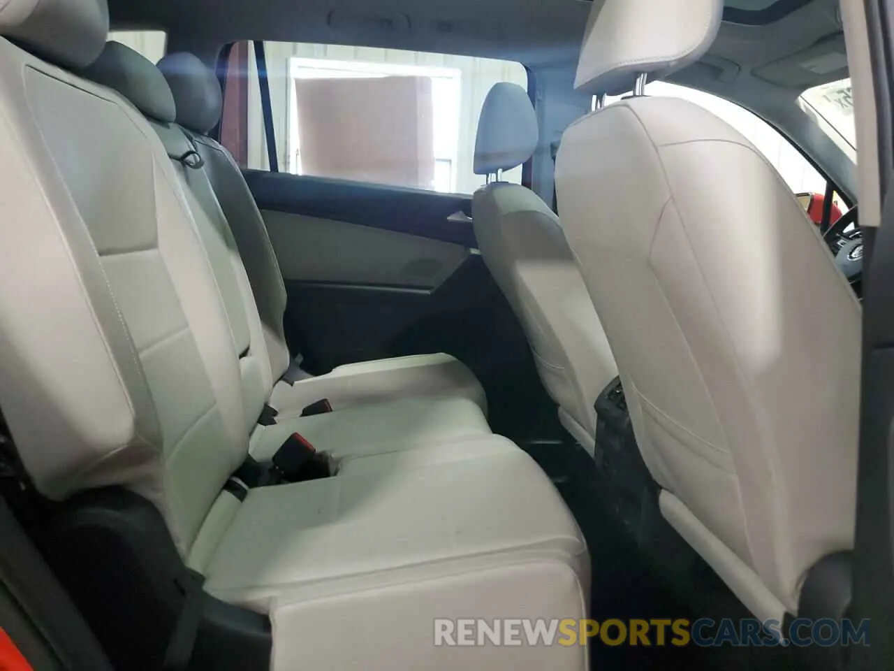 11 Photograph of a damaged car 3VV2B7AX8KM145649 VOLKSWAGEN TIGUAN 2019