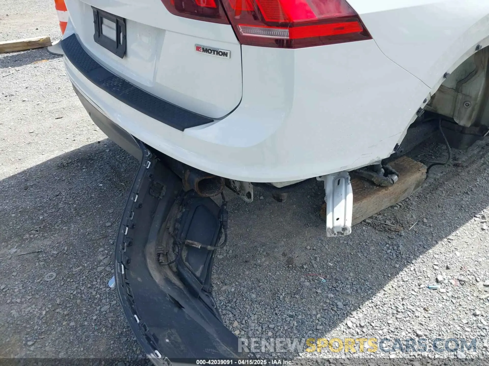18 Photograph of a damaged car 3VV2B7AX8KM160426 VOLKSWAGEN TIGUAN 2019