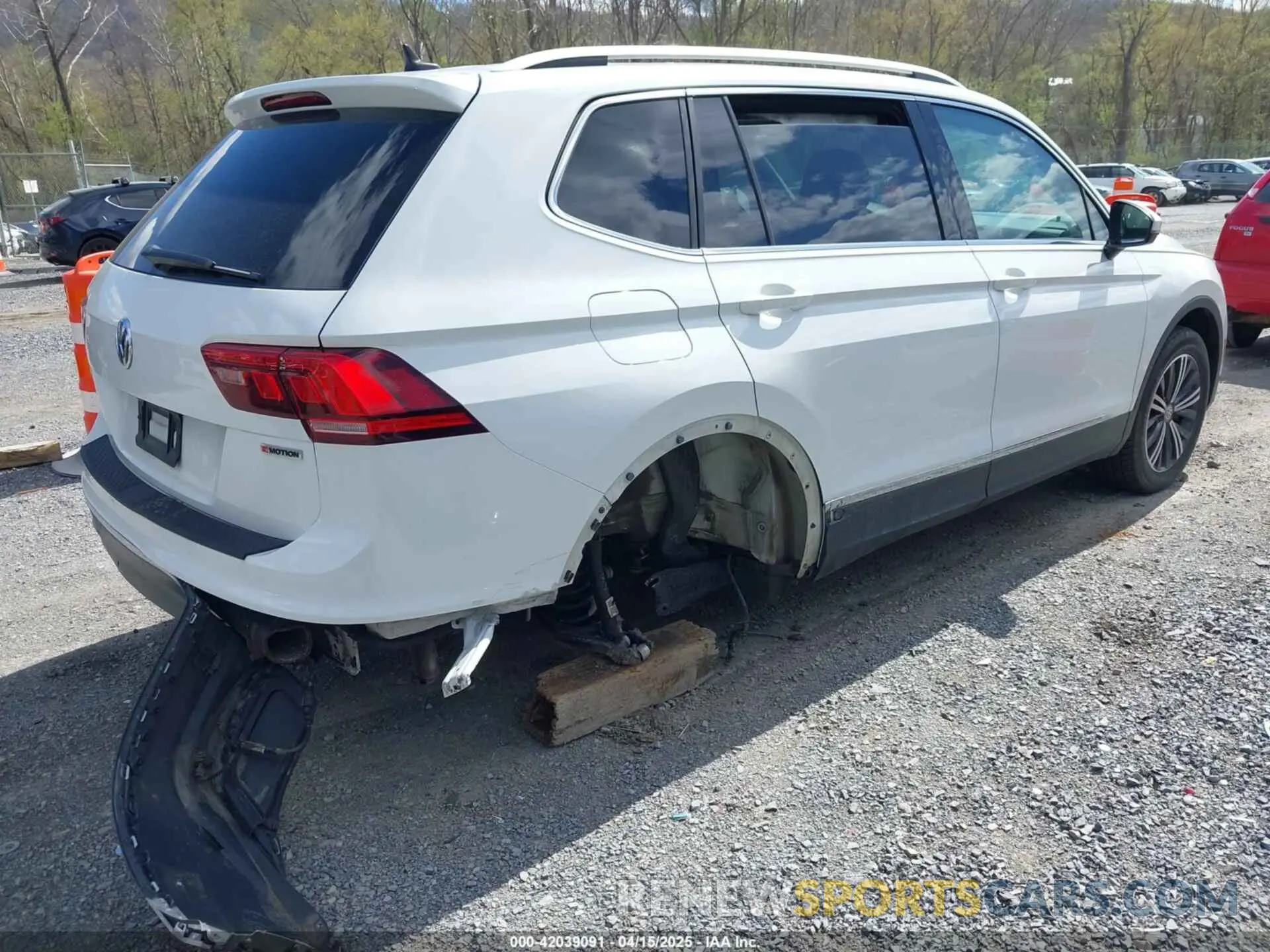4 Photograph of a damaged car 3VV2B7AX8KM160426 VOLKSWAGEN TIGUAN 2019