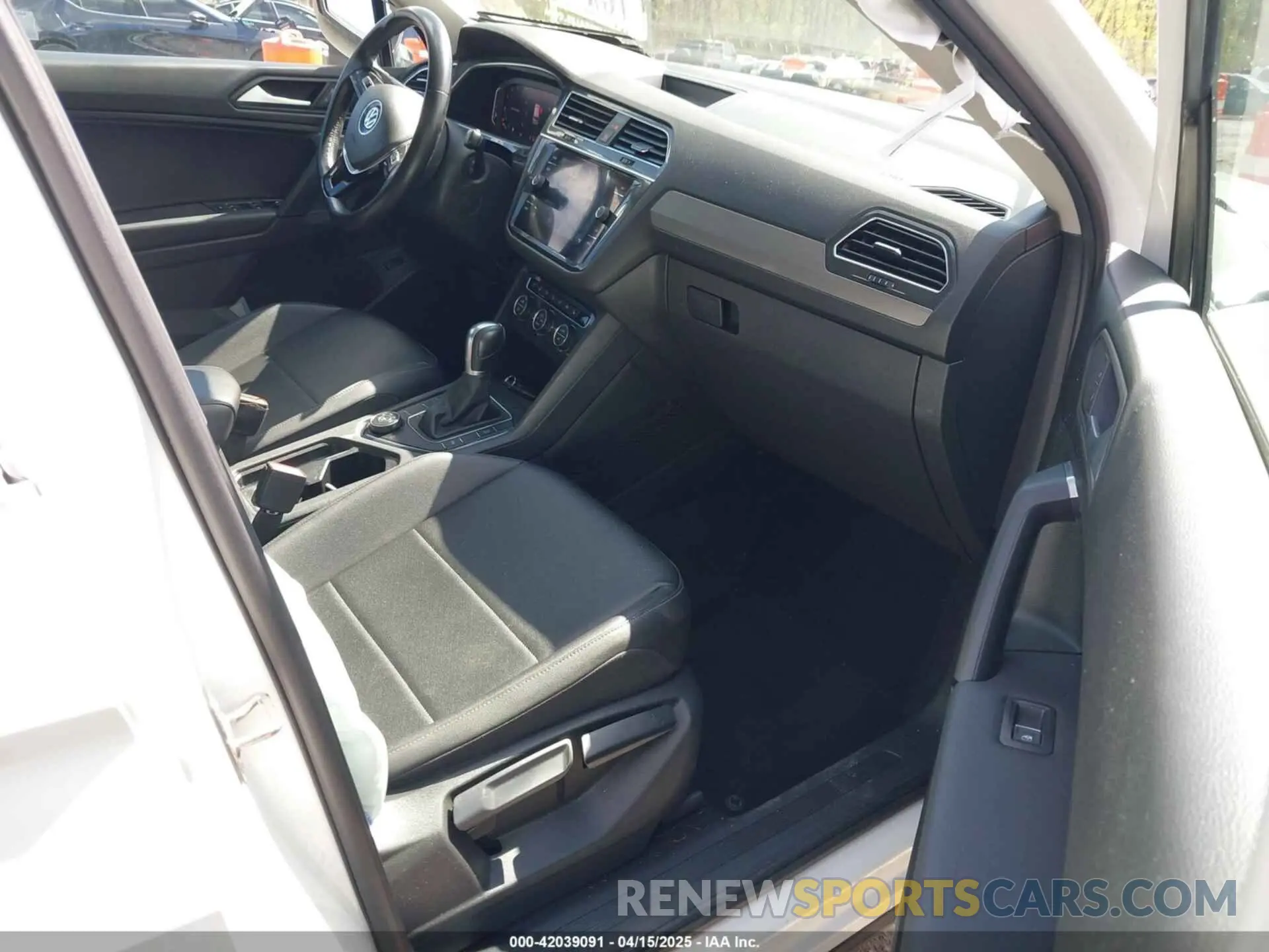5 Photograph of a damaged car 3VV2B7AX8KM160426 VOLKSWAGEN TIGUAN 2019