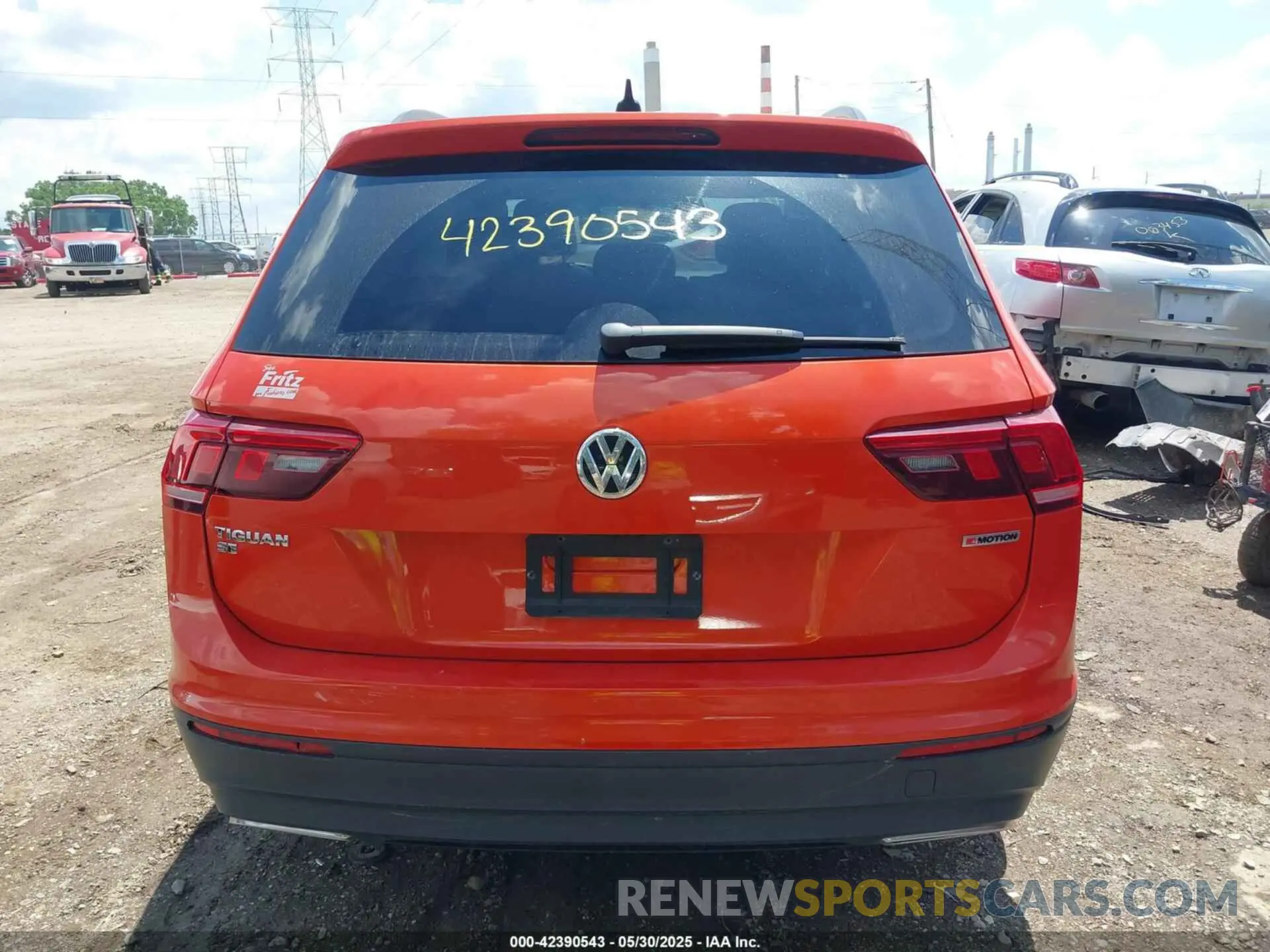 16 Photograph of a damaged car 3VV2B7AX8KM165738 VOLKSWAGEN TIGUAN 2019