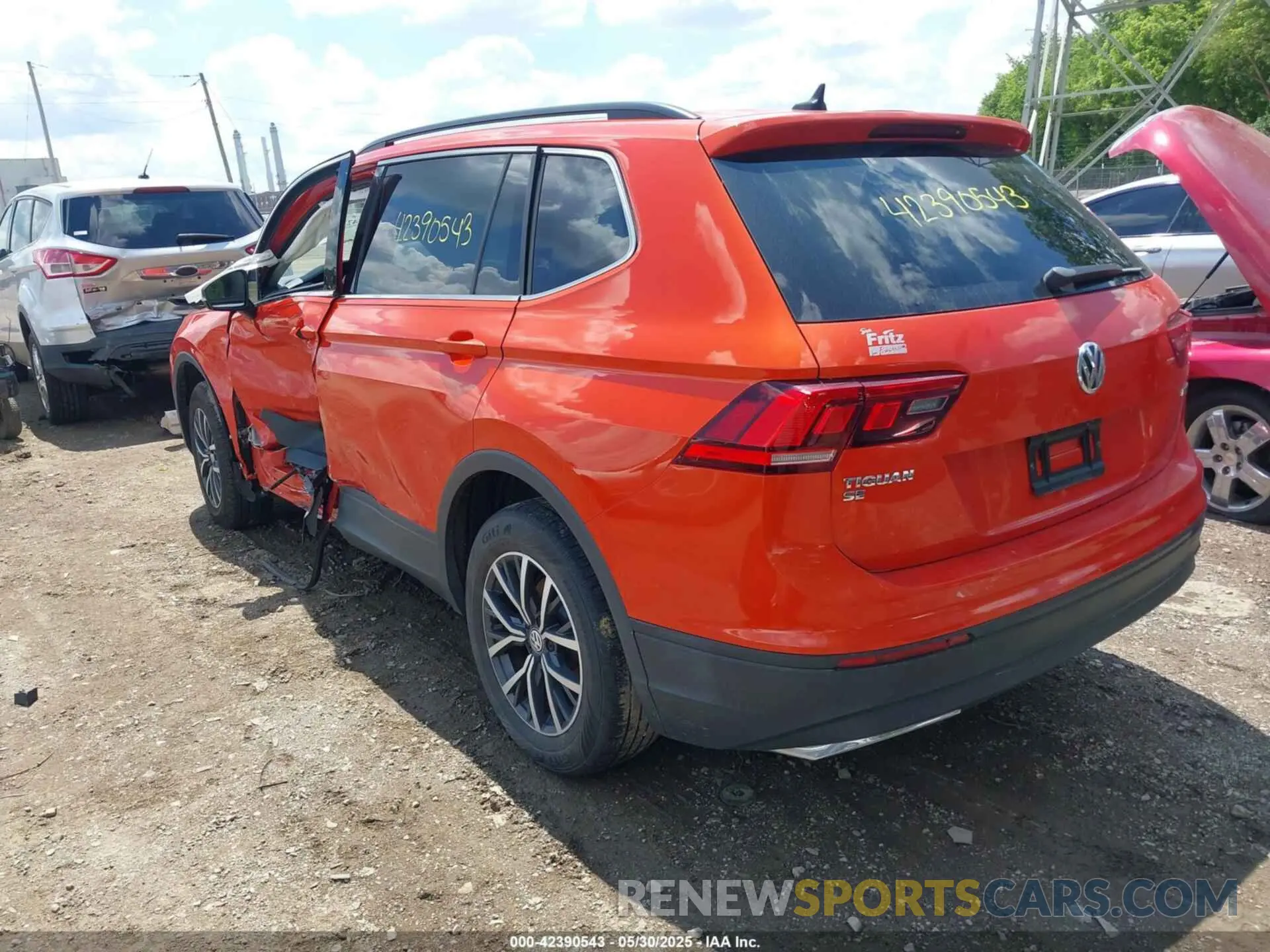 3 Photograph of a damaged car 3VV2B7AX8KM165738 VOLKSWAGEN TIGUAN 2019