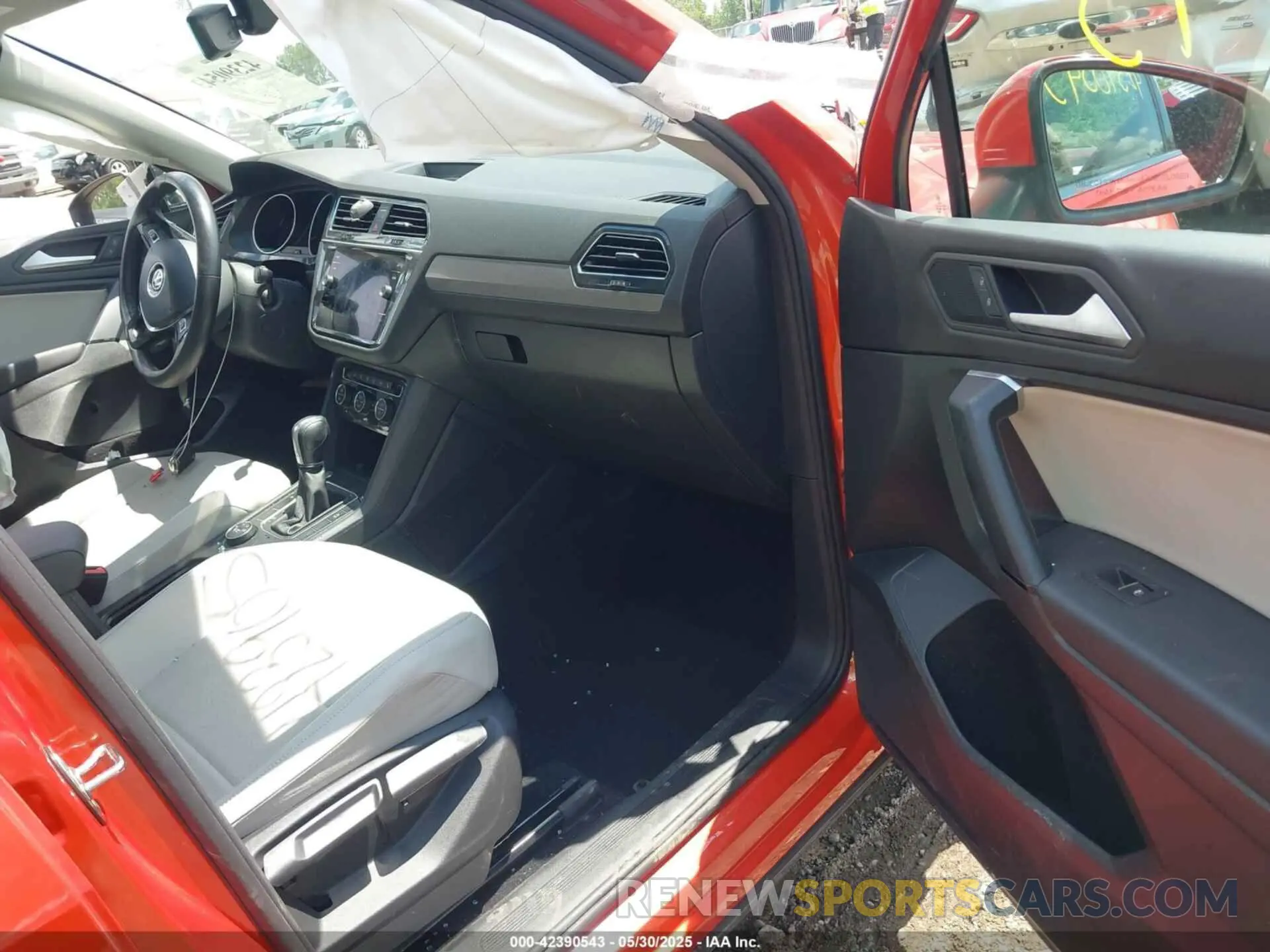 5 Photograph of a damaged car 3VV2B7AX8KM165738 VOLKSWAGEN TIGUAN 2019