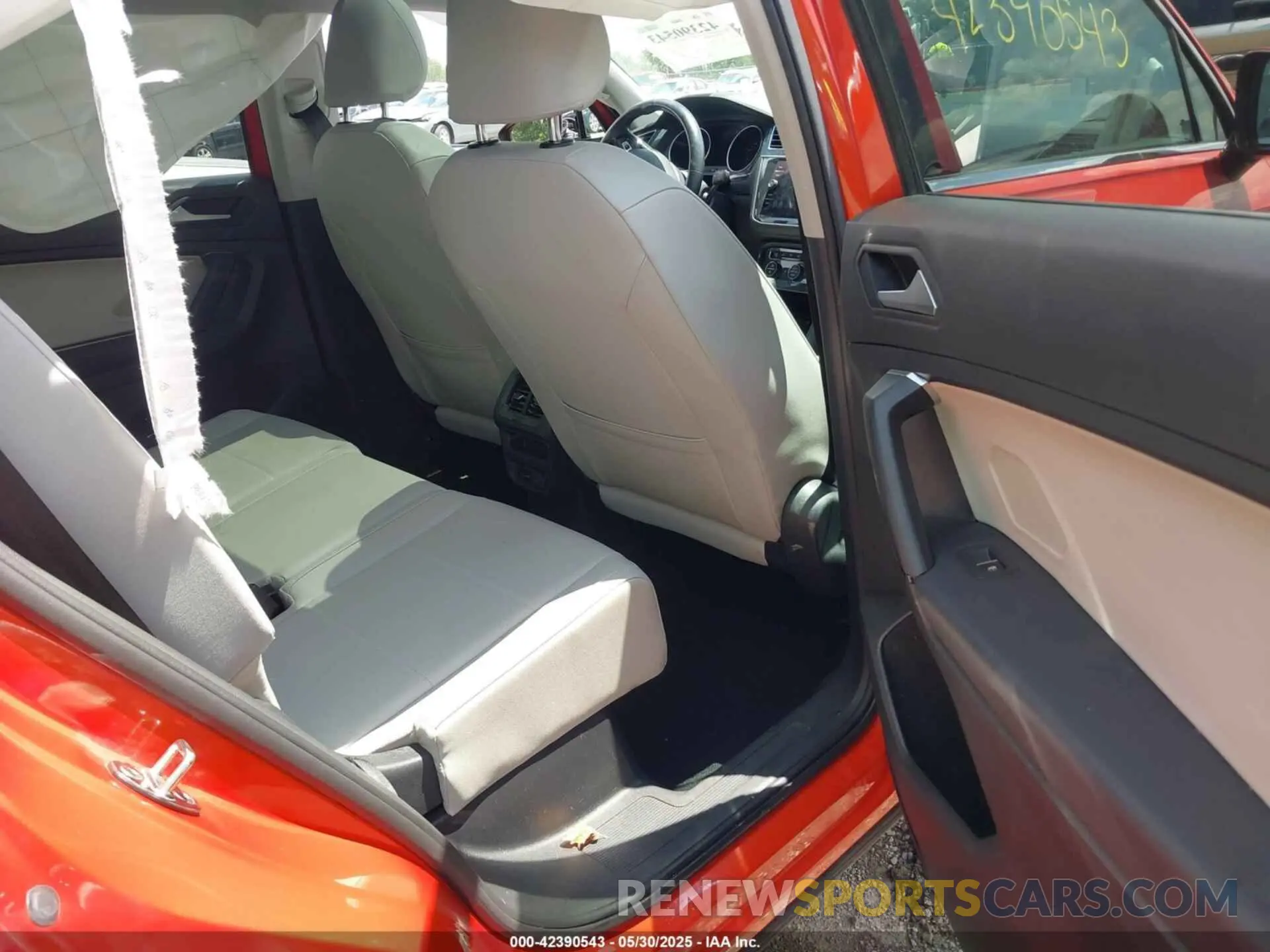 8 Photograph of a damaged car 3VV2B7AX8KM165738 VOLKSWAGEN TIGUAN 2019