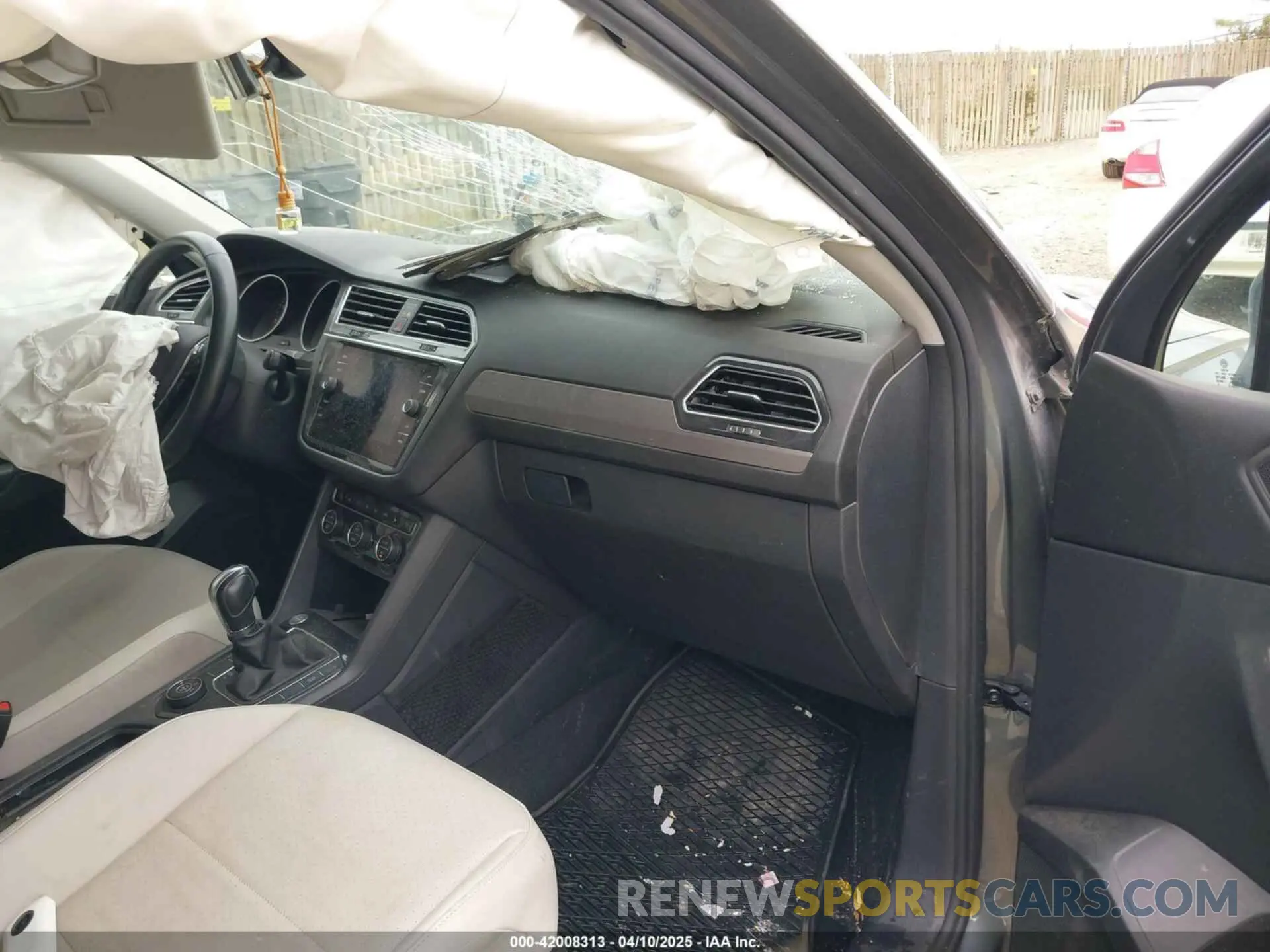 5 Photograph of a damaged car 3VV2B7AX8KM180854 VOLKSWAGEN TIGUAN 2019
