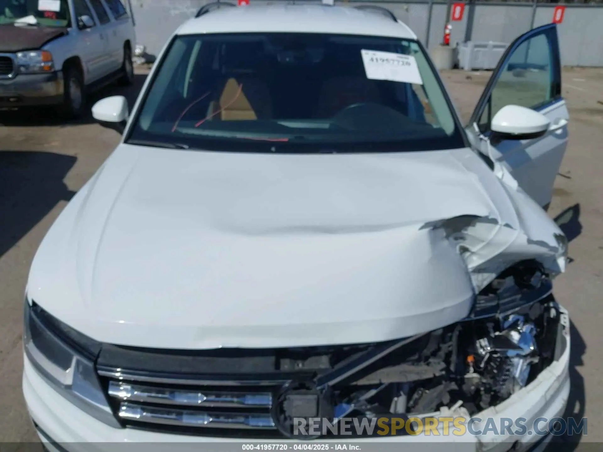 10 Photograph of a damaged car 3VV2B7AX8KM193166 VOLKSWAGEN TIGUAN 2019