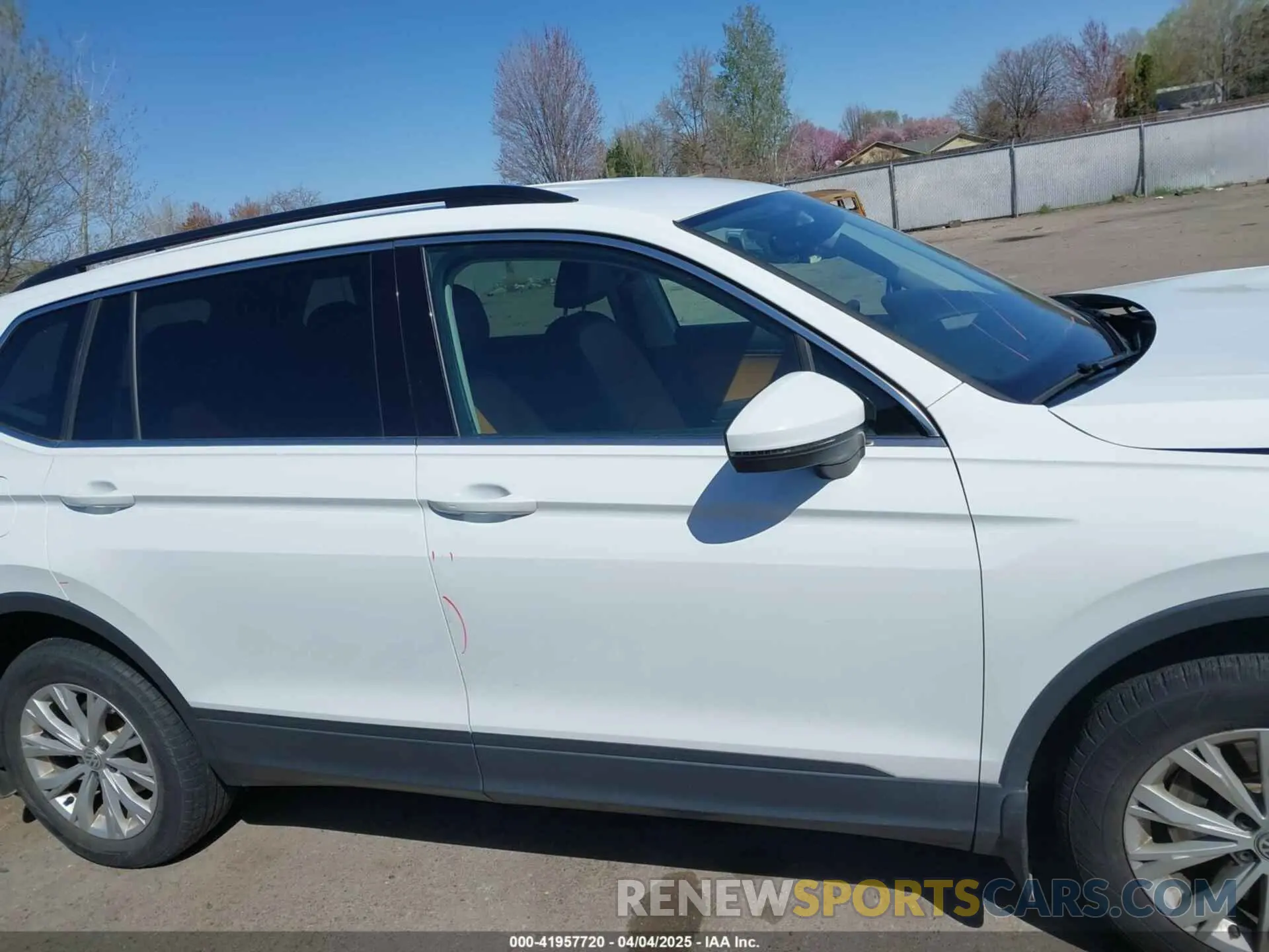 13 Photograph of a damaged car 3VV2B7AX8KM193166 VOLKSWAGEN TIGUAN 2019