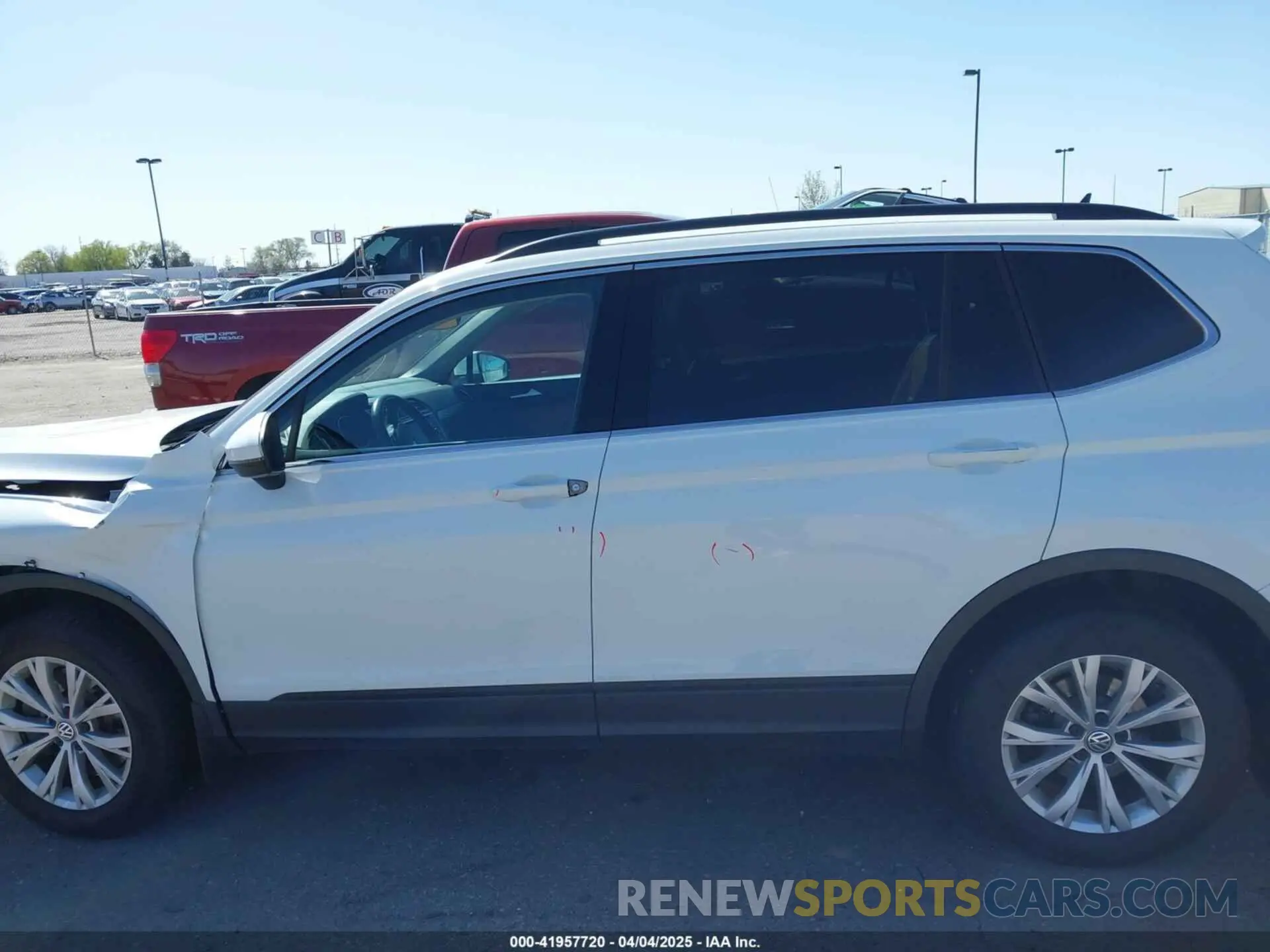 14 Photograph of a damaged car 3VV2B7AX8KM193166 VOLKSWAGEN TIGUAN 2019