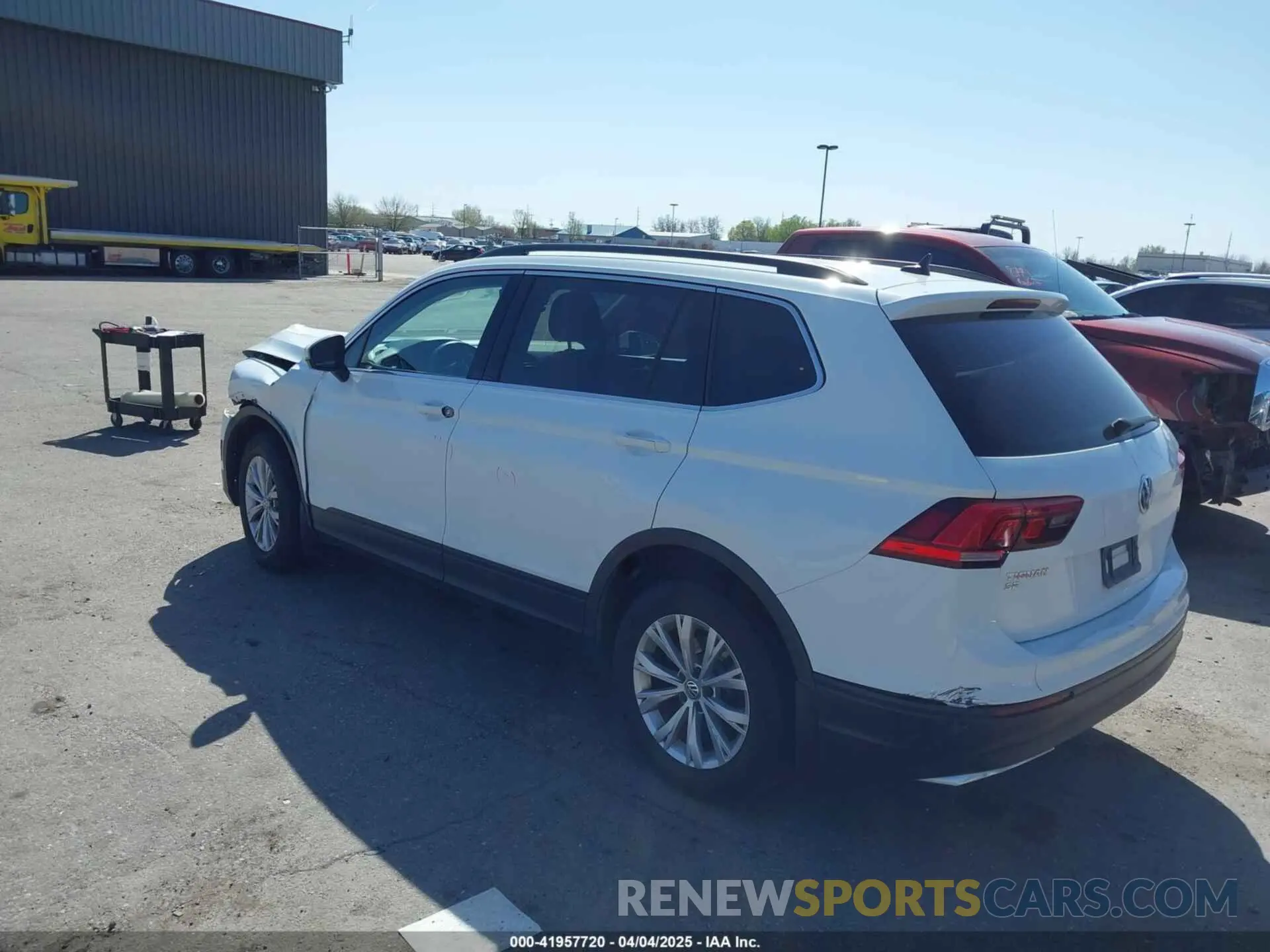3 Photograph of a damaged car 3VV2B7AX8KM193166 VOLKSWAGEN TIGUAN 2019