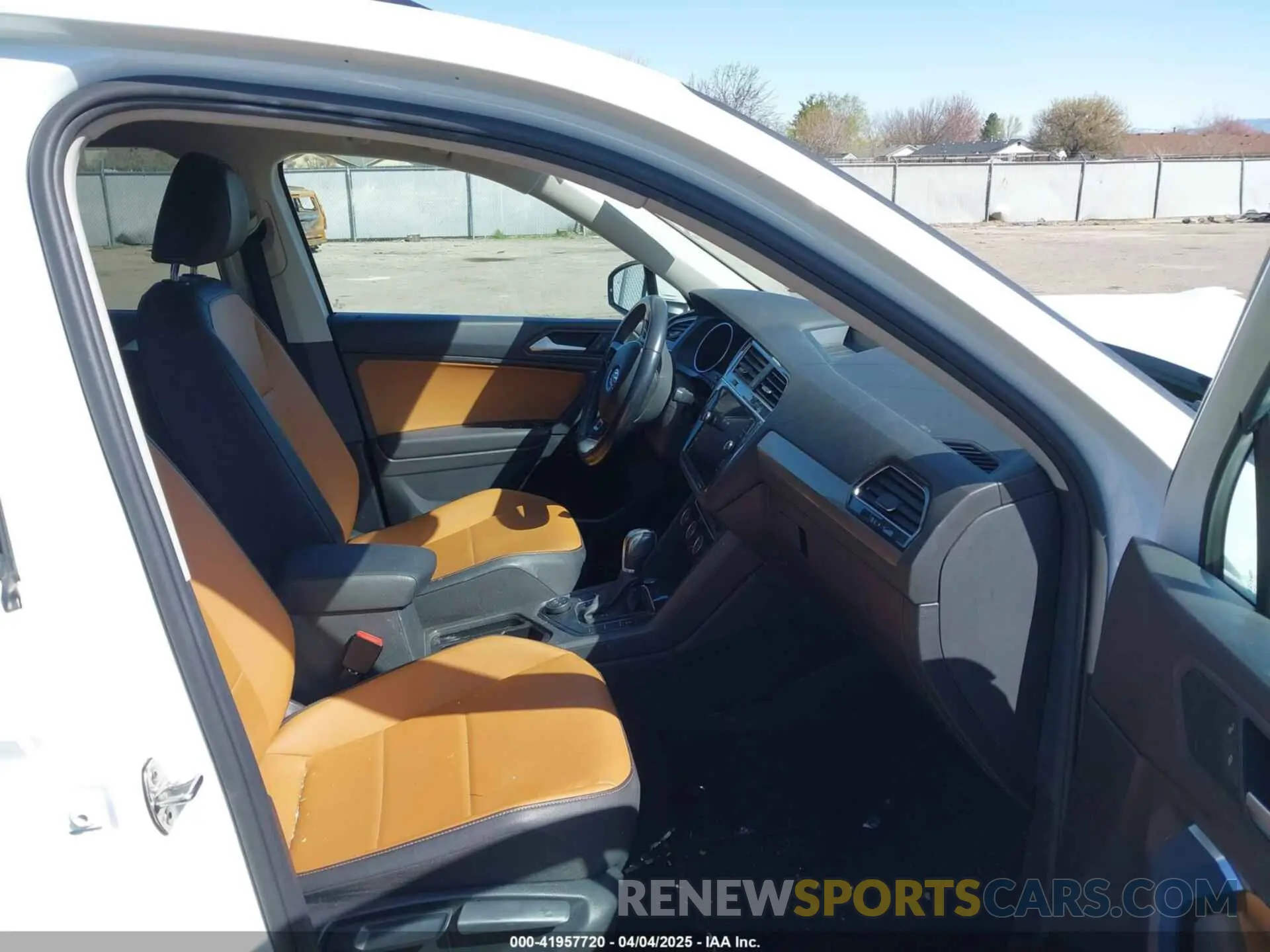 5 Photograph of a damaged car 3VV2B7AX8KM193166 VOLKSWAGEN TIGUAN 2019