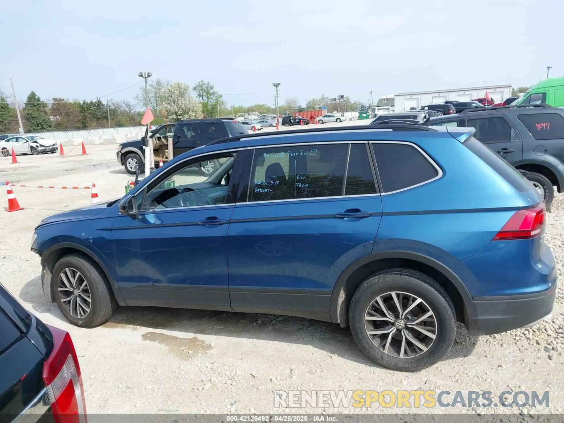 14 Photograph of a damaged car 3VV2B7AX9KM069553 VOLKSWAGEN TIGUAN 2019
