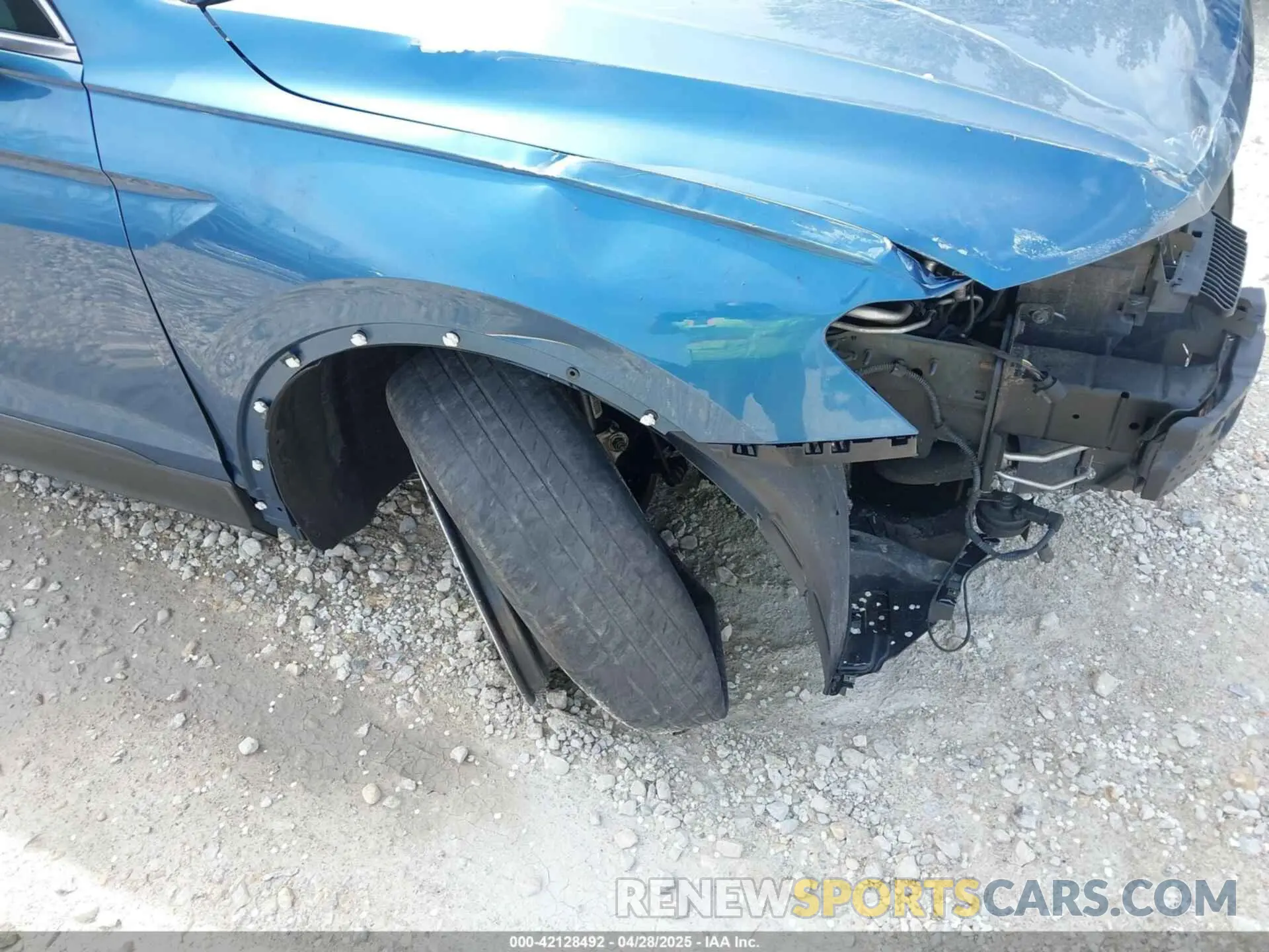 17 Photograph of a damaged car 3VV2B7AX9KM069553 VOLKSWAGEN TIGUAN 2019